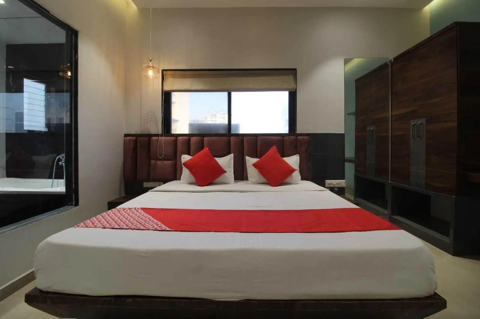 Bedroom in Super Collection O Kesar Inn Banquet & Lodging