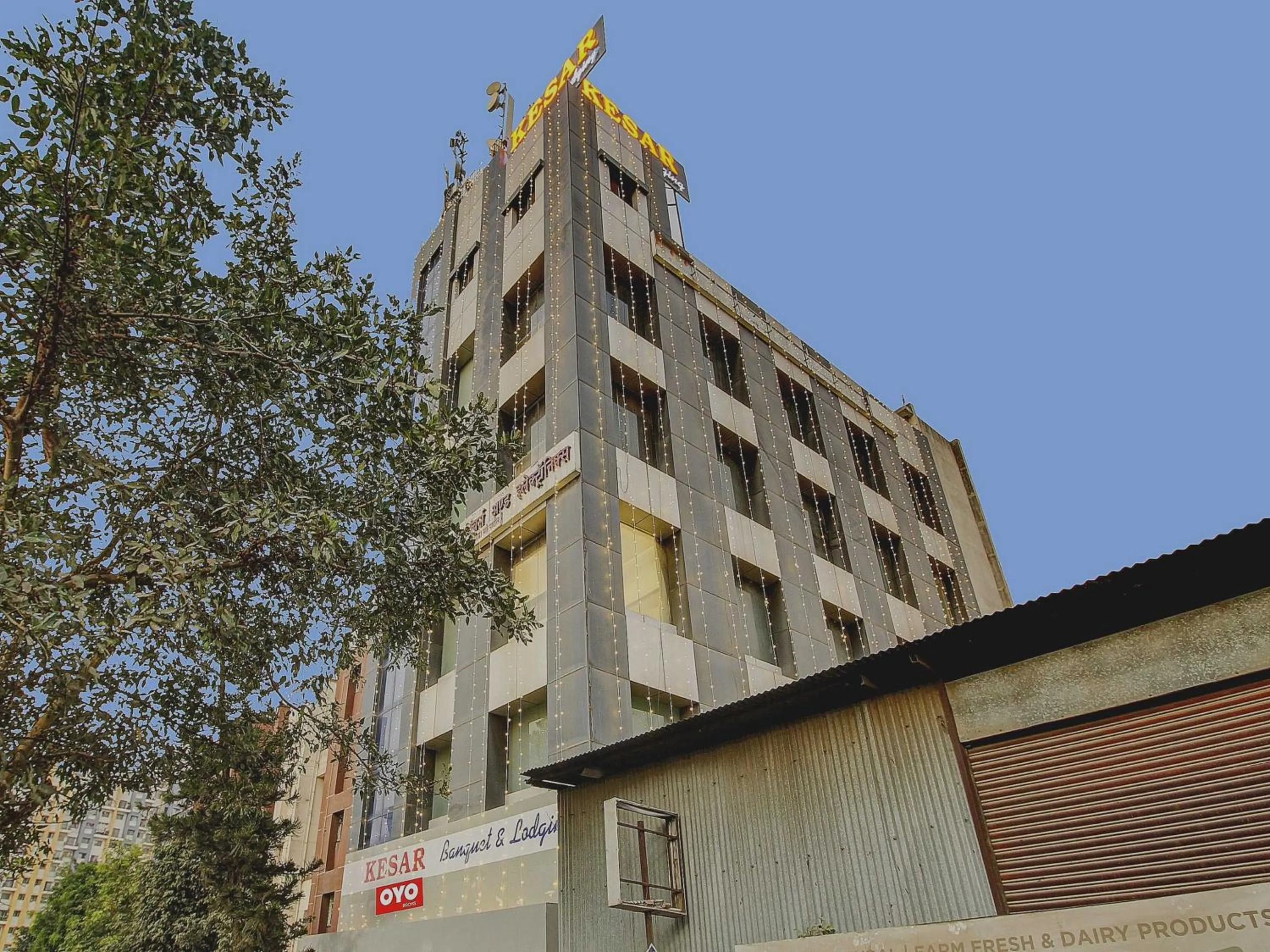 Facade/entrance in Super Collection O Kesar Inn Banquet & Lodging