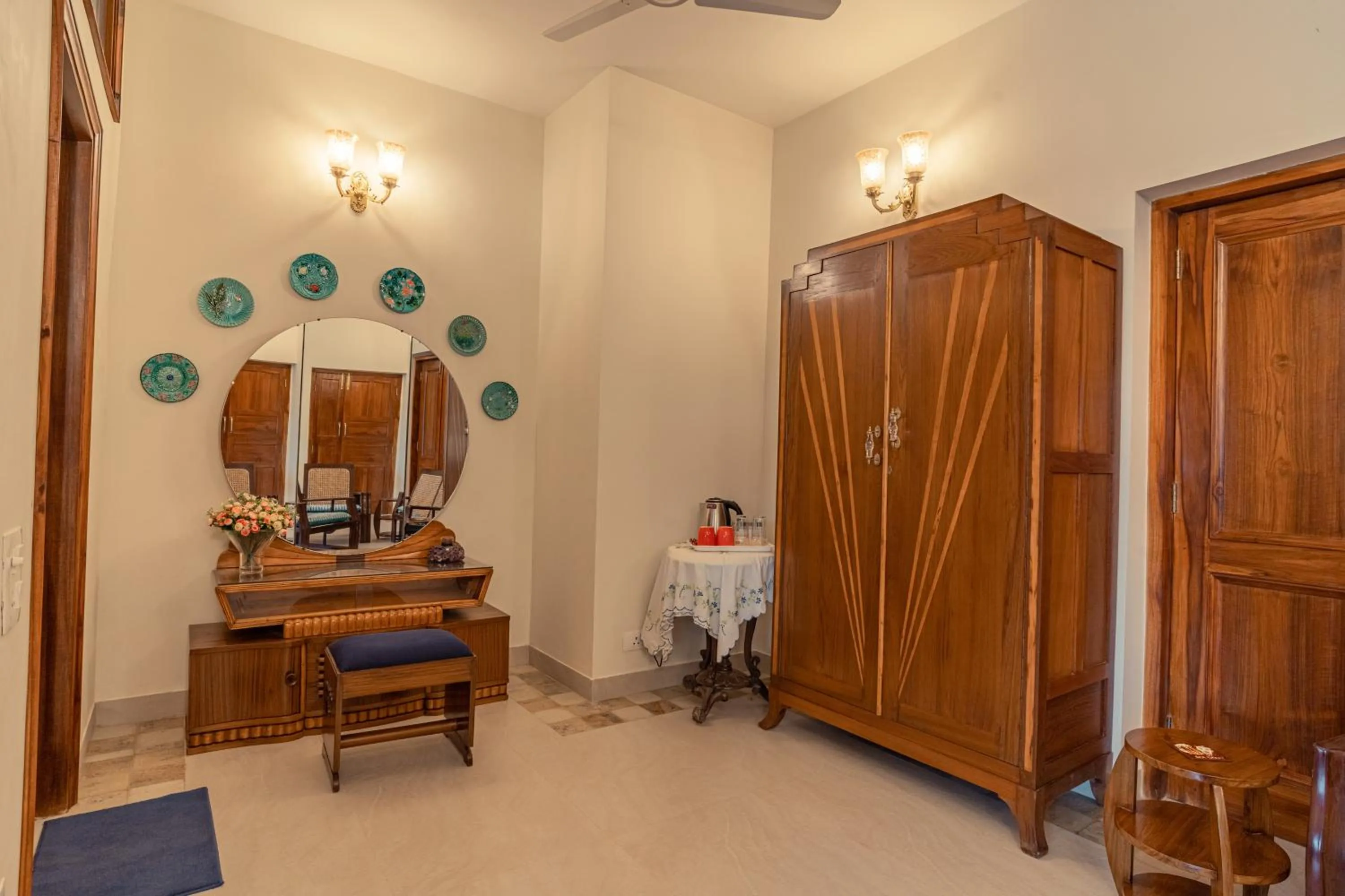 wardrobe in Anchorage 42