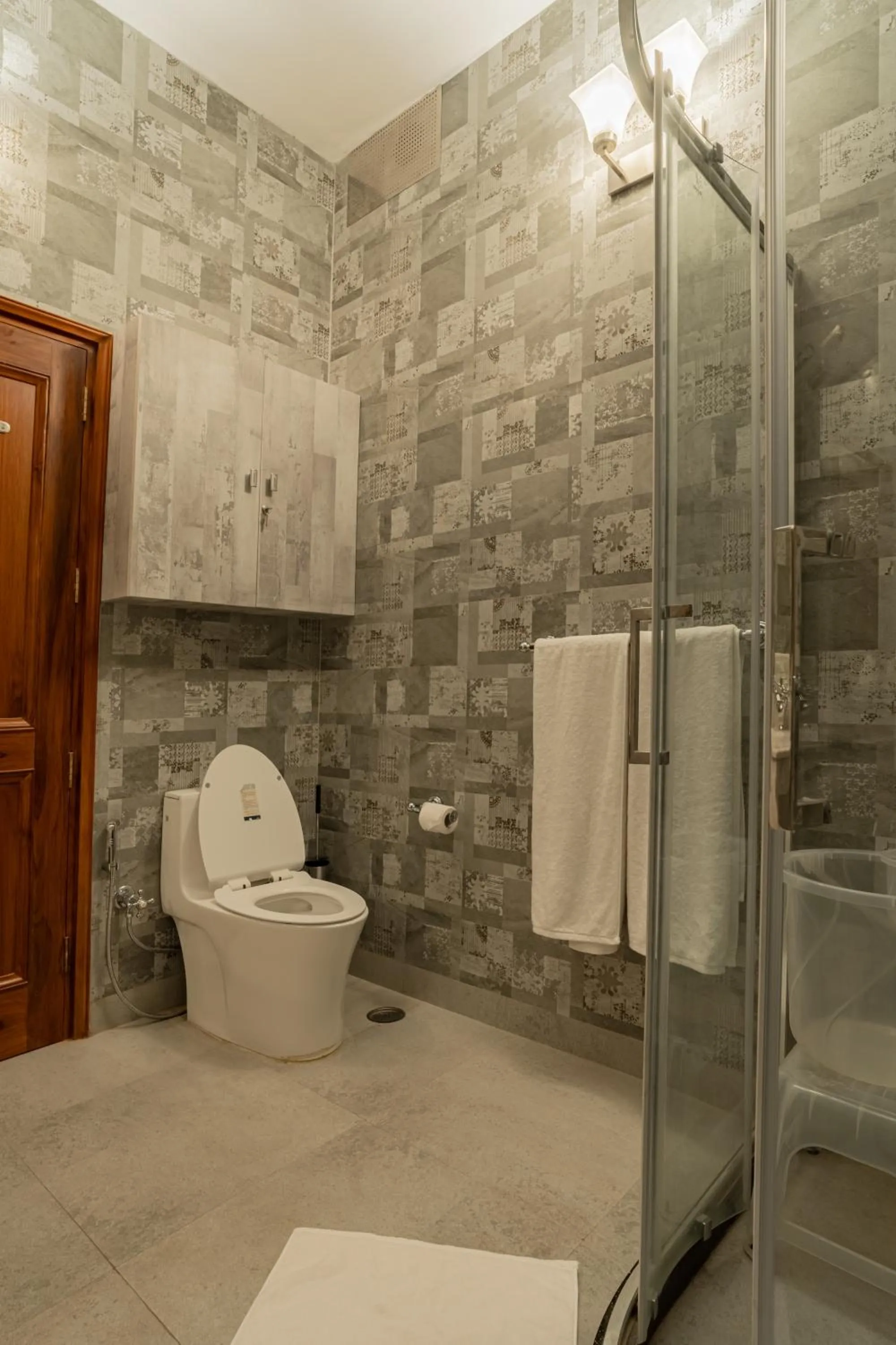 Shower in Anchorage 42