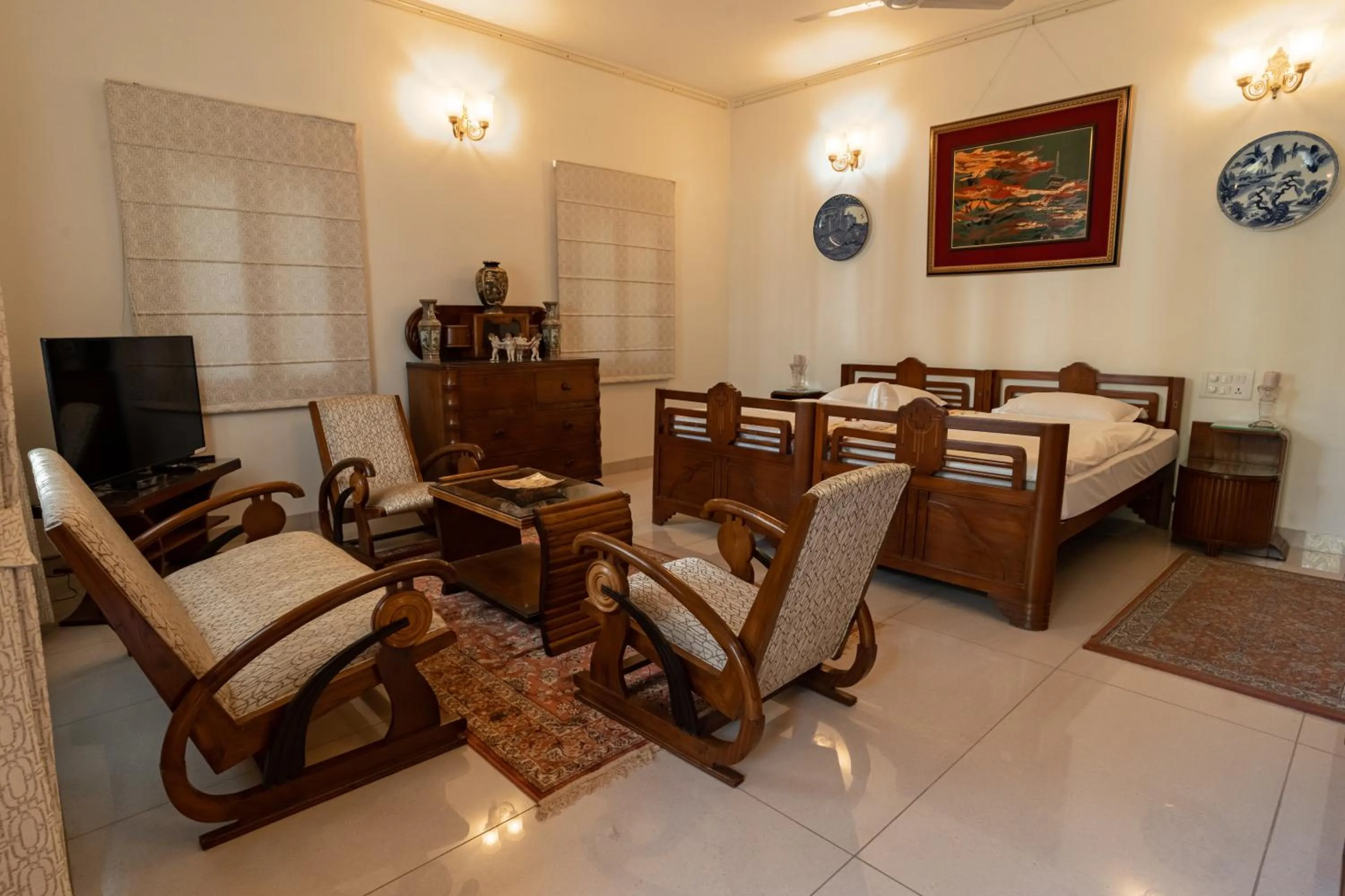 Seating area in Anchorage 42