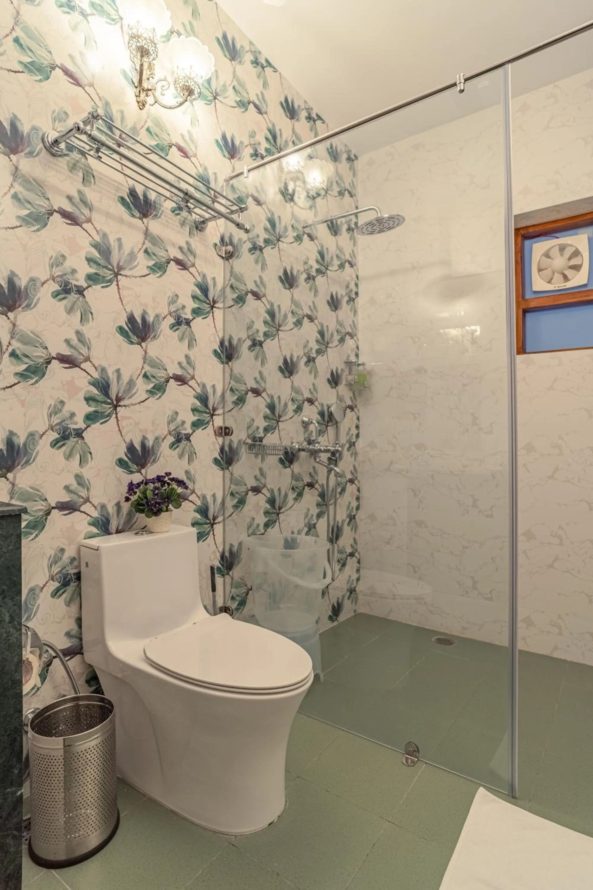 Toilet in Anchorage 42