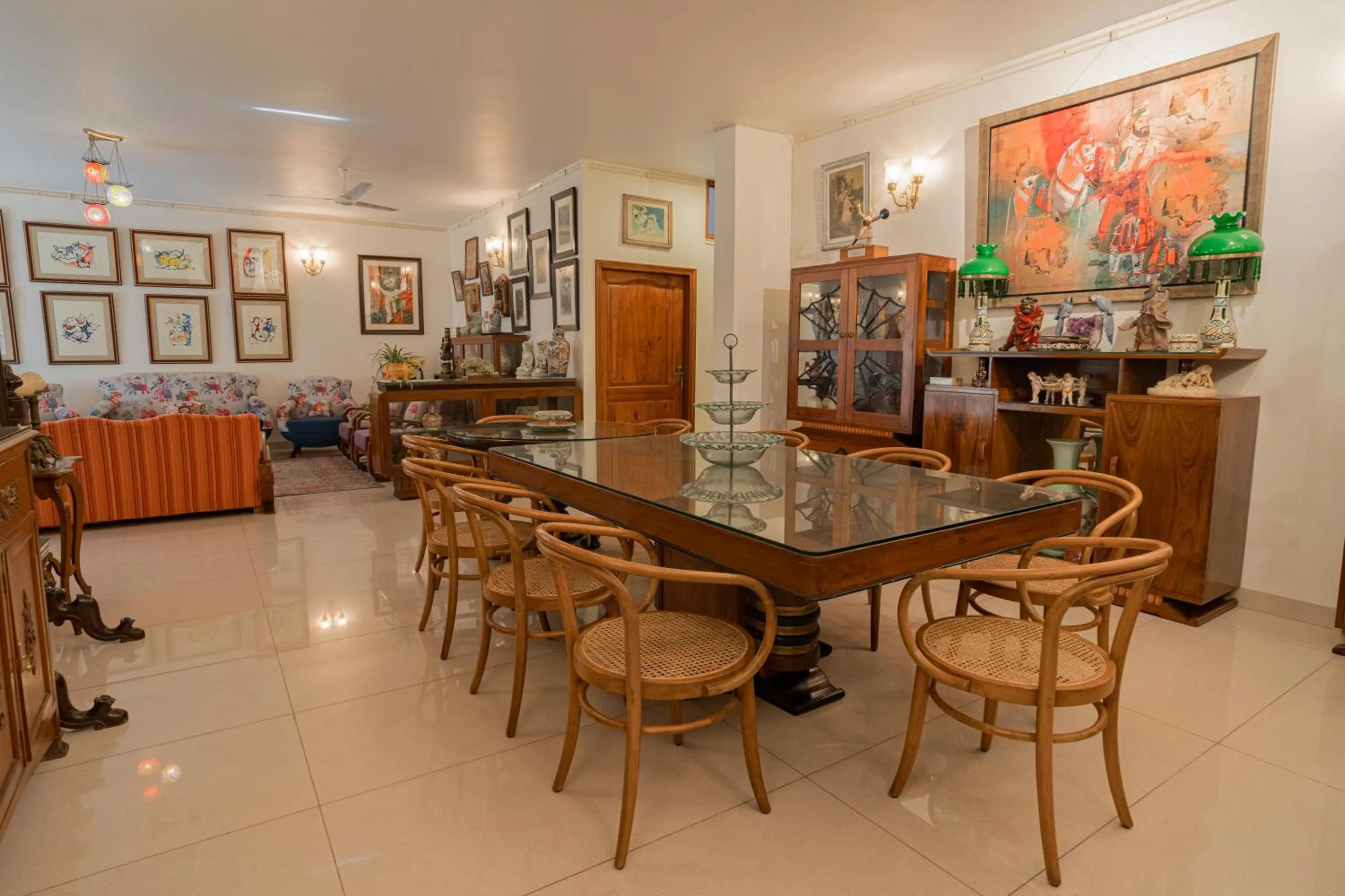 Seating area in Anchorage 42