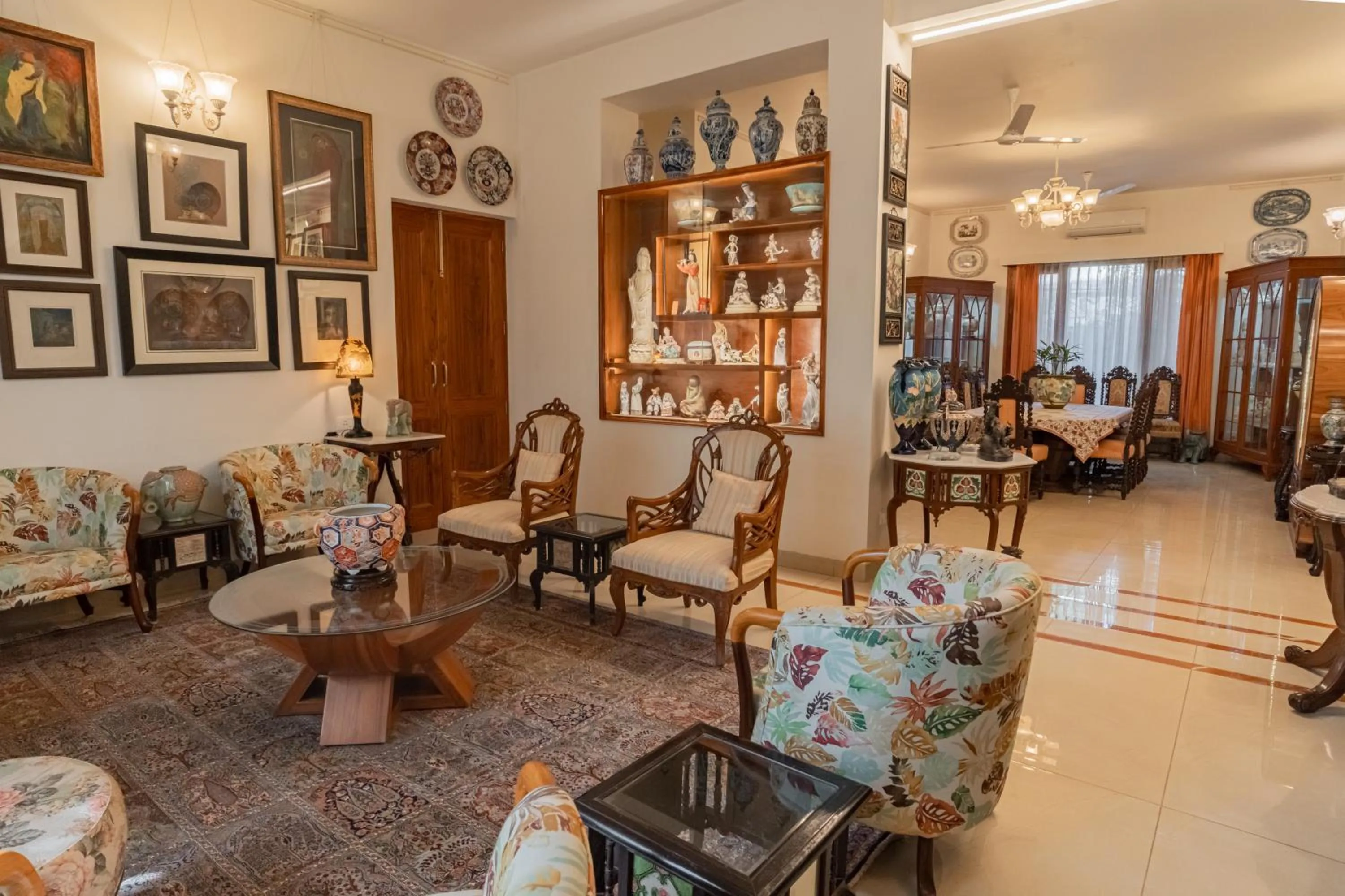 Seating area in Anchorage 42