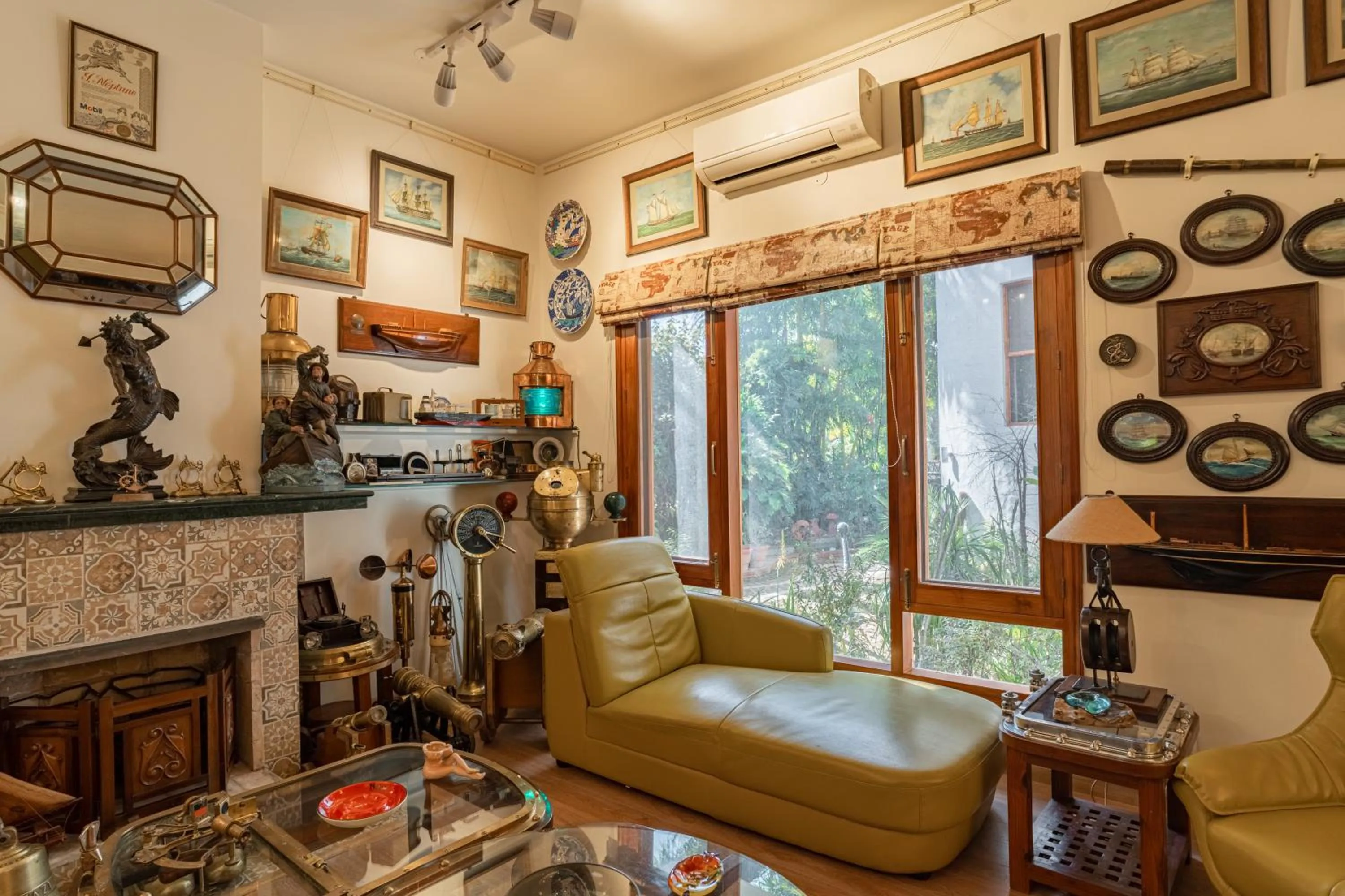 Seating area in Anchorage 42