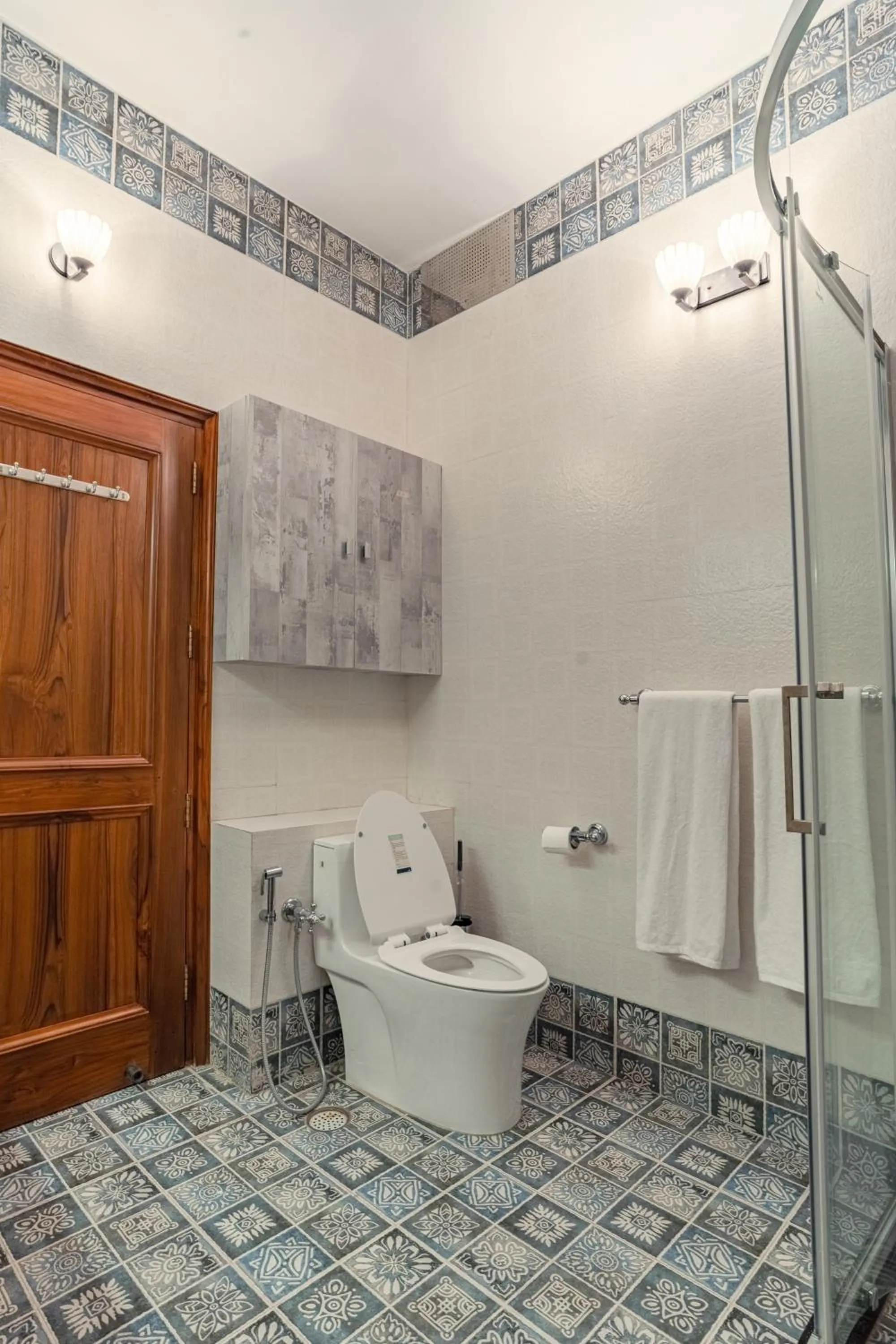 Toilet in Anchorage 42