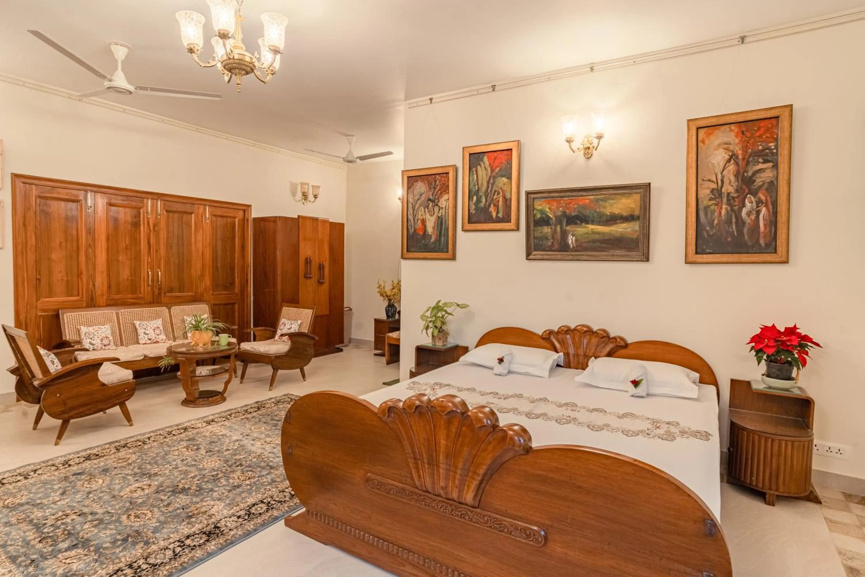 Photo of the whole room, Bed in Anchorage 42