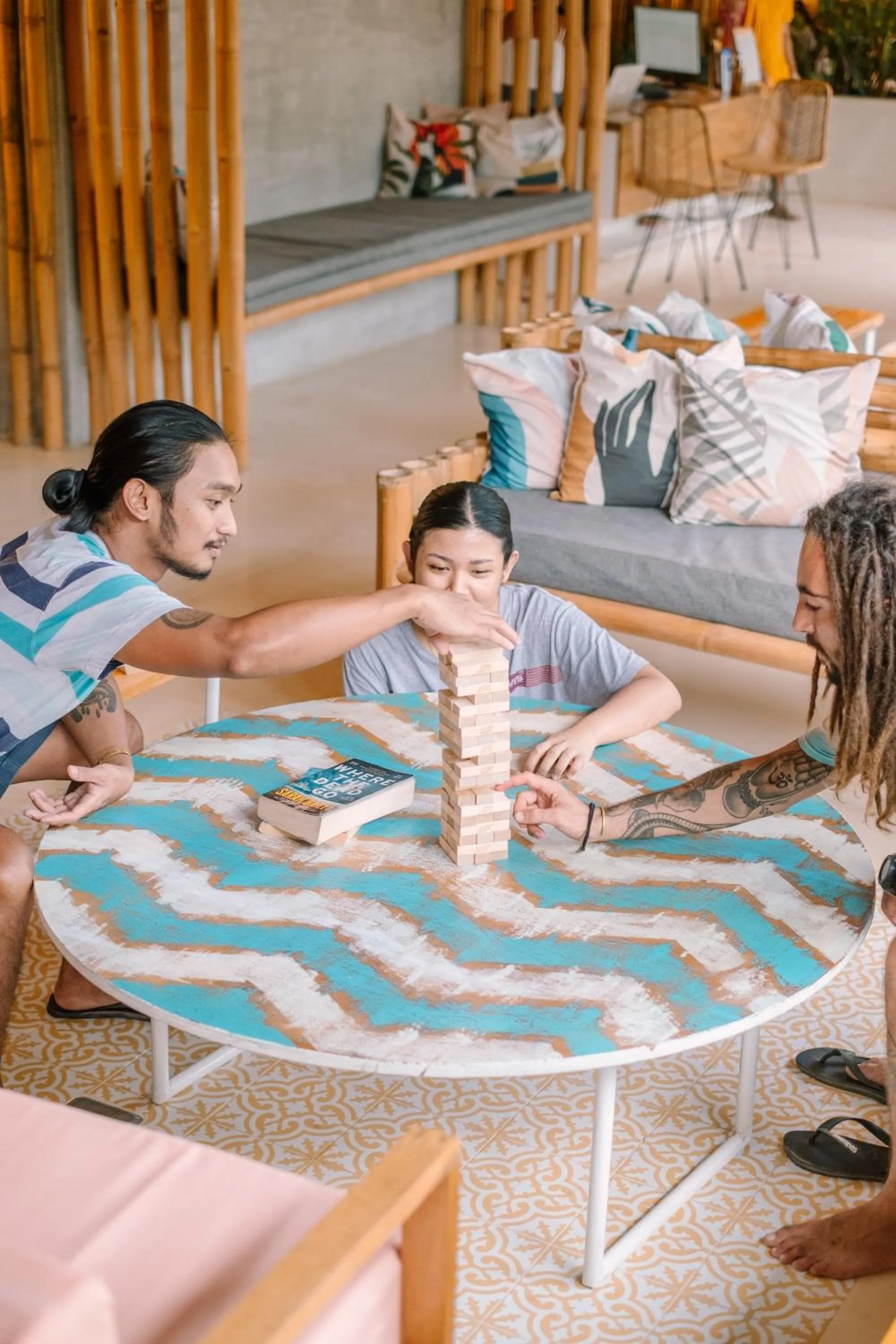 Communal lounge/ TV room in Happiness Hostel Siargao