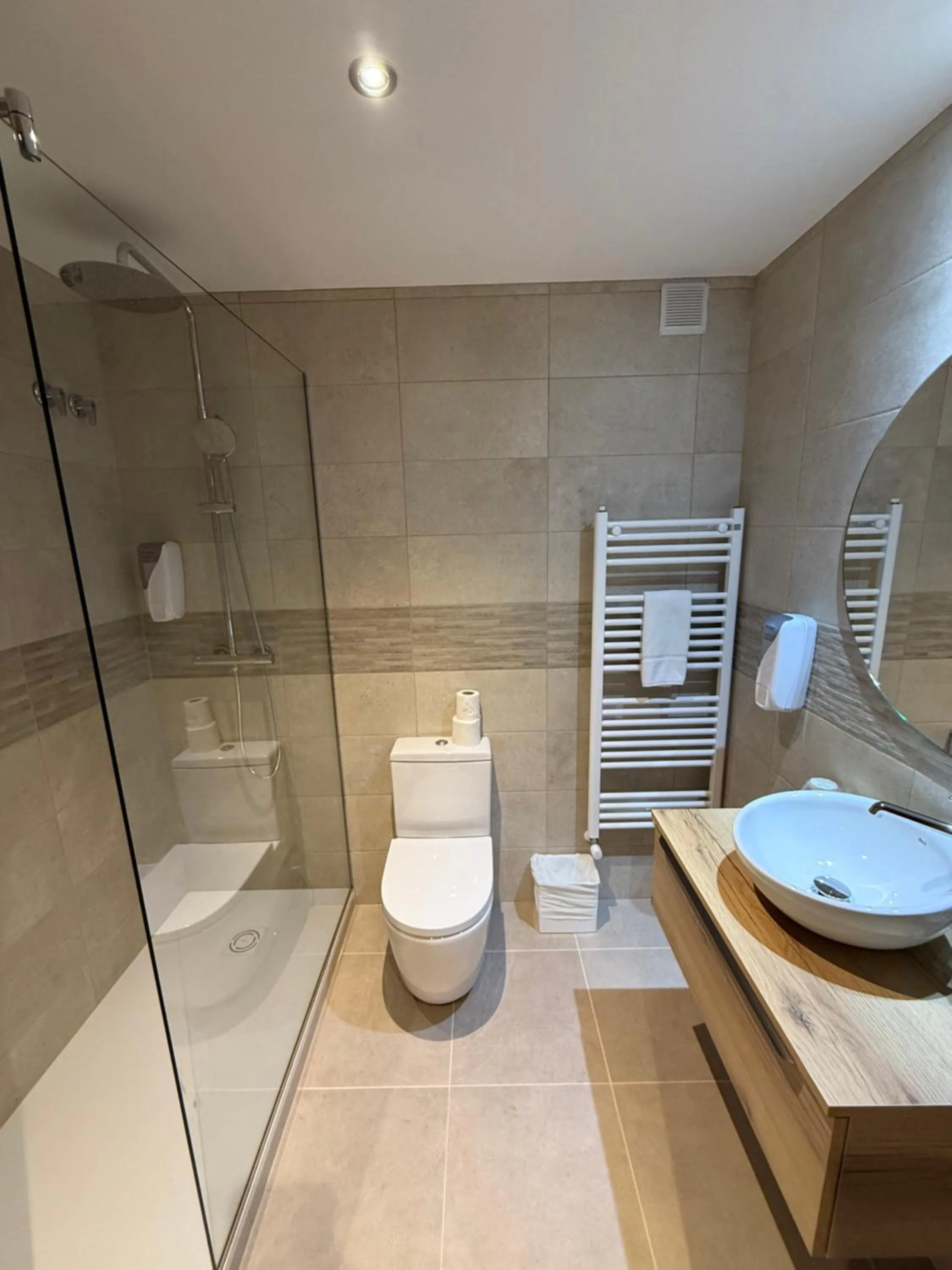 Bathroom in ETH Pomer