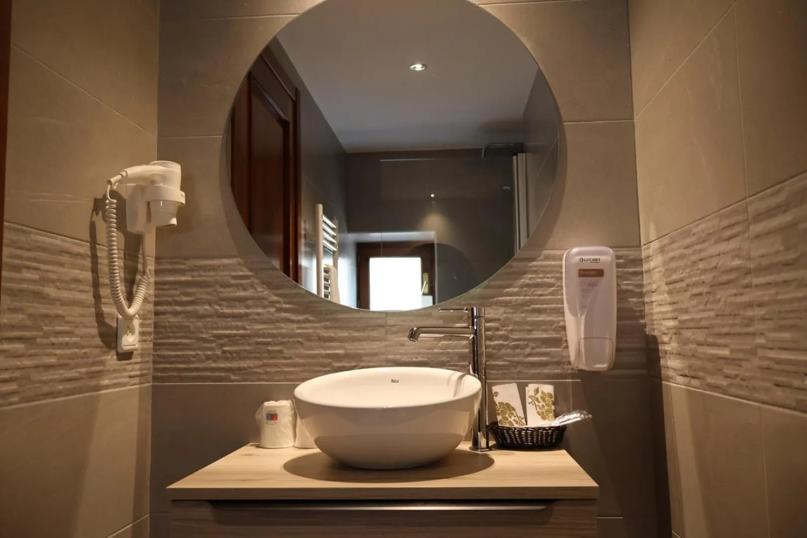 Bathroom in ETH Pomer