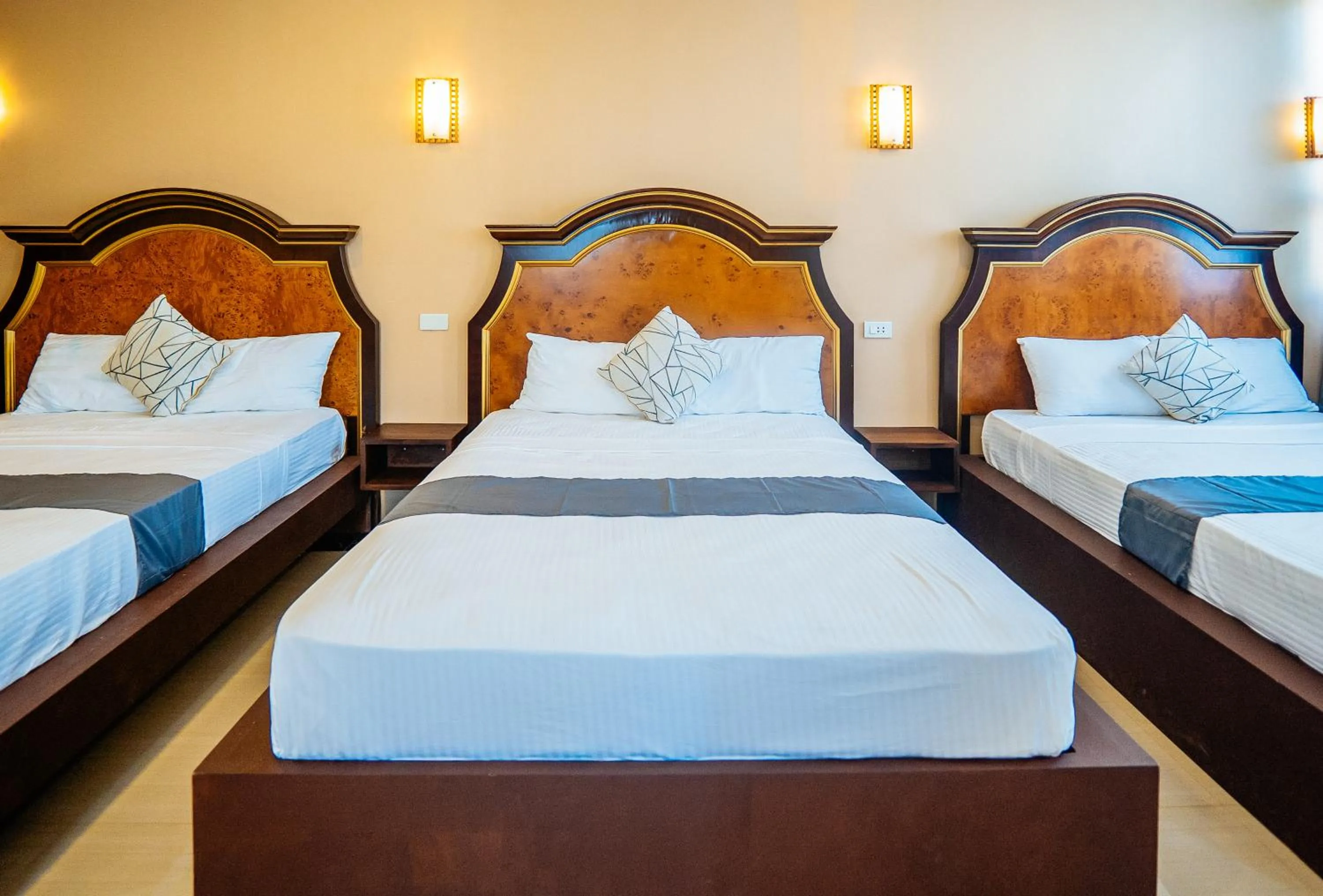 Bed in RedDoorz Plus @ Hotel Platinum Occidental Mindoro