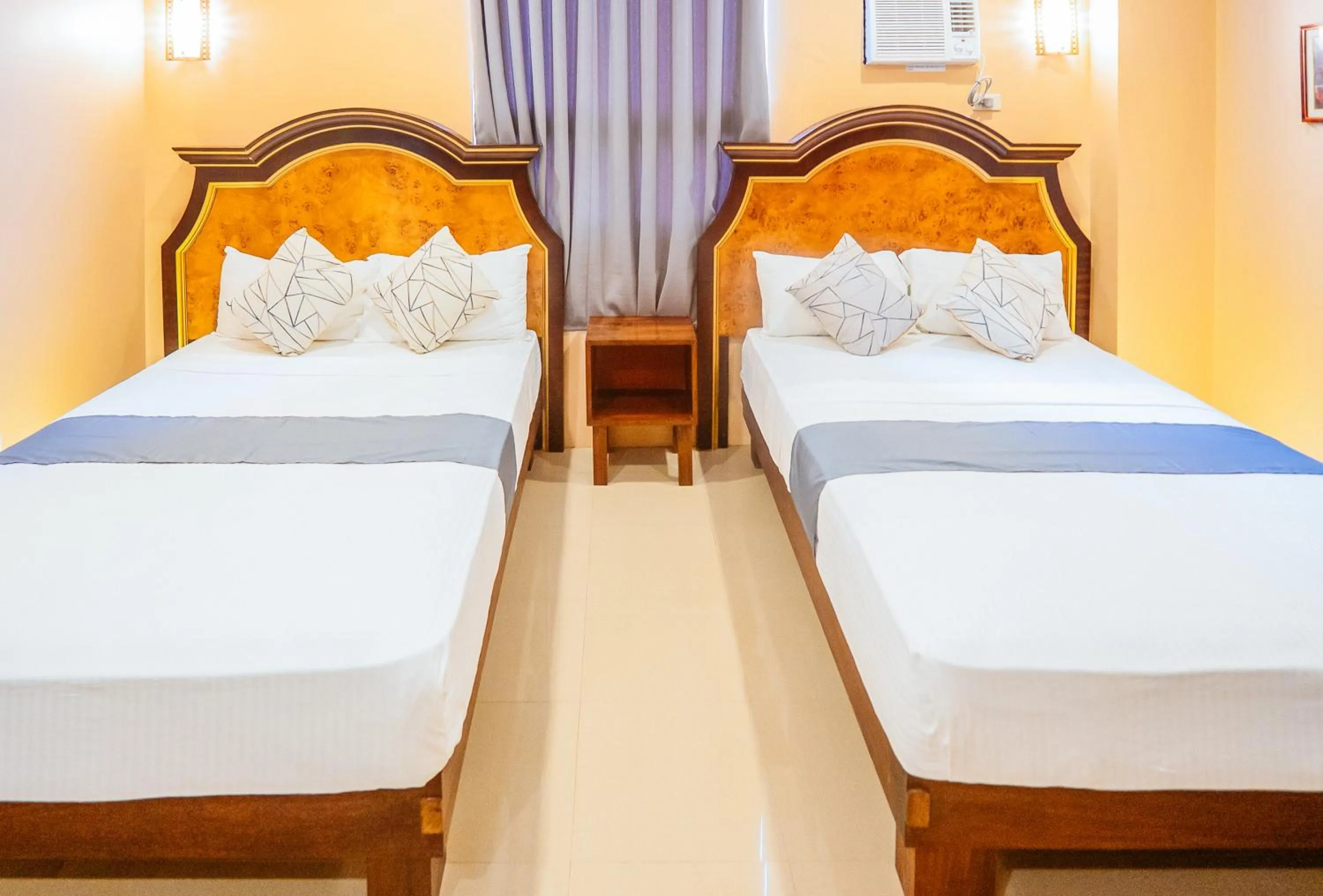 Bed in RedDoorz Plus @ Hotel Platinum Occidental Mindoro