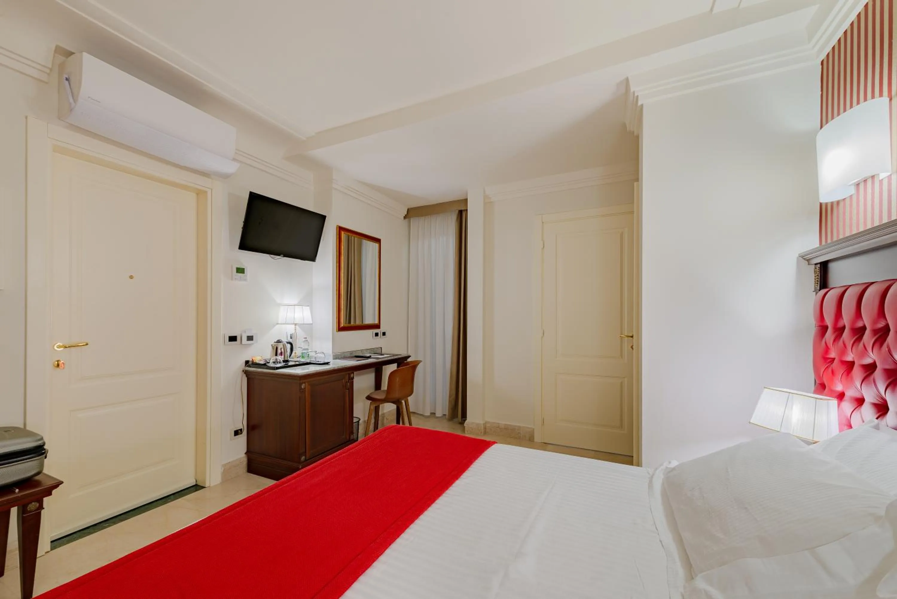 Bed in La Paloma Blanca Hotel