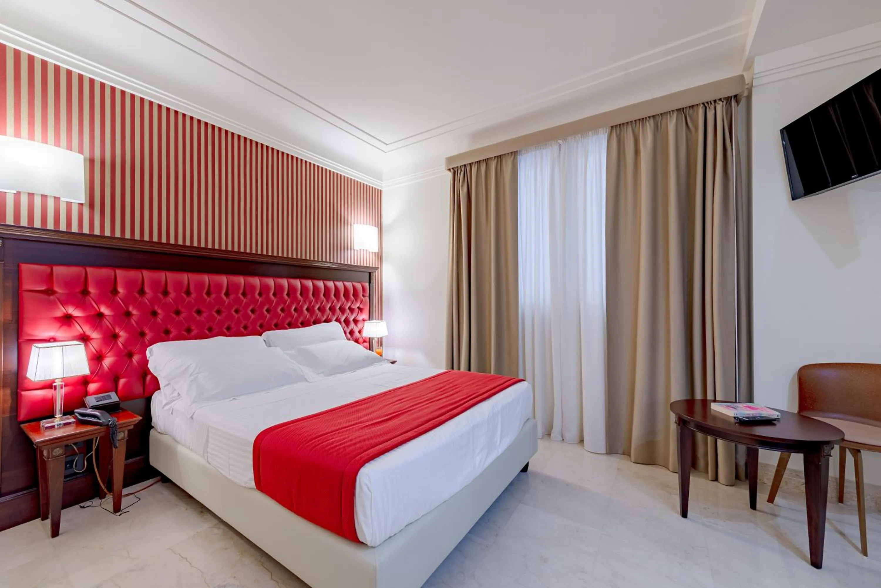 Bed in La Paloma Blanca Hotel