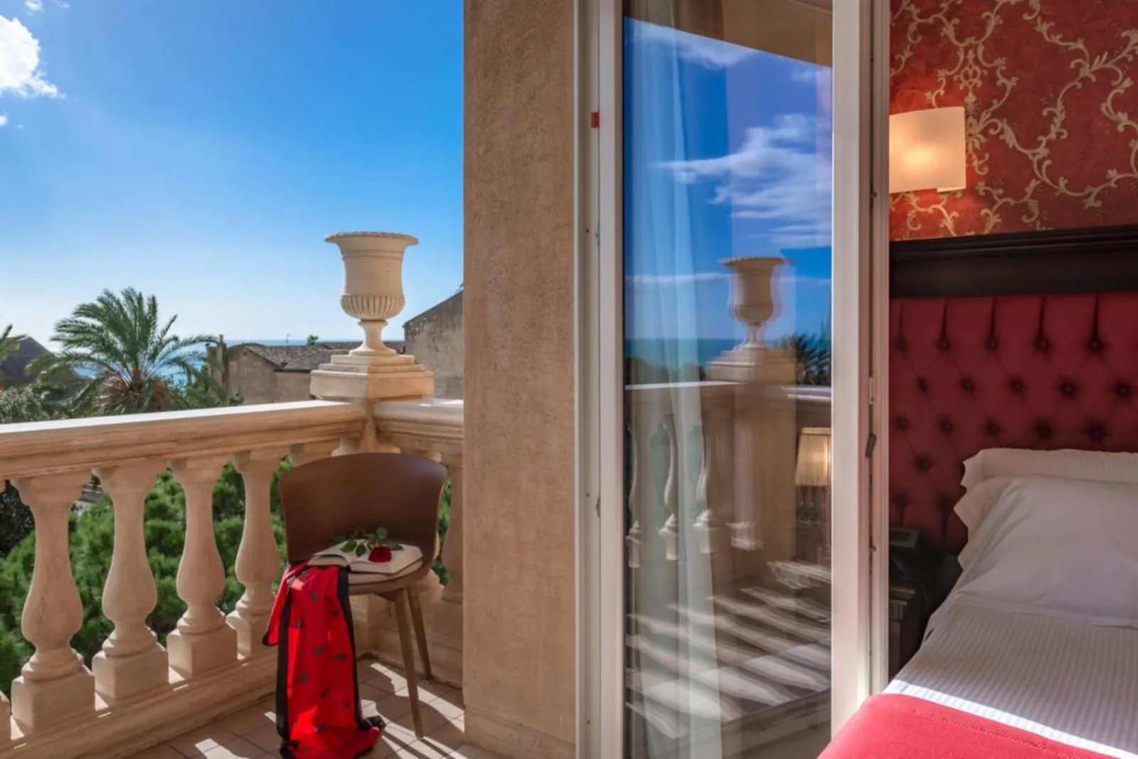 Bed in La Paloma Blanca Hotel