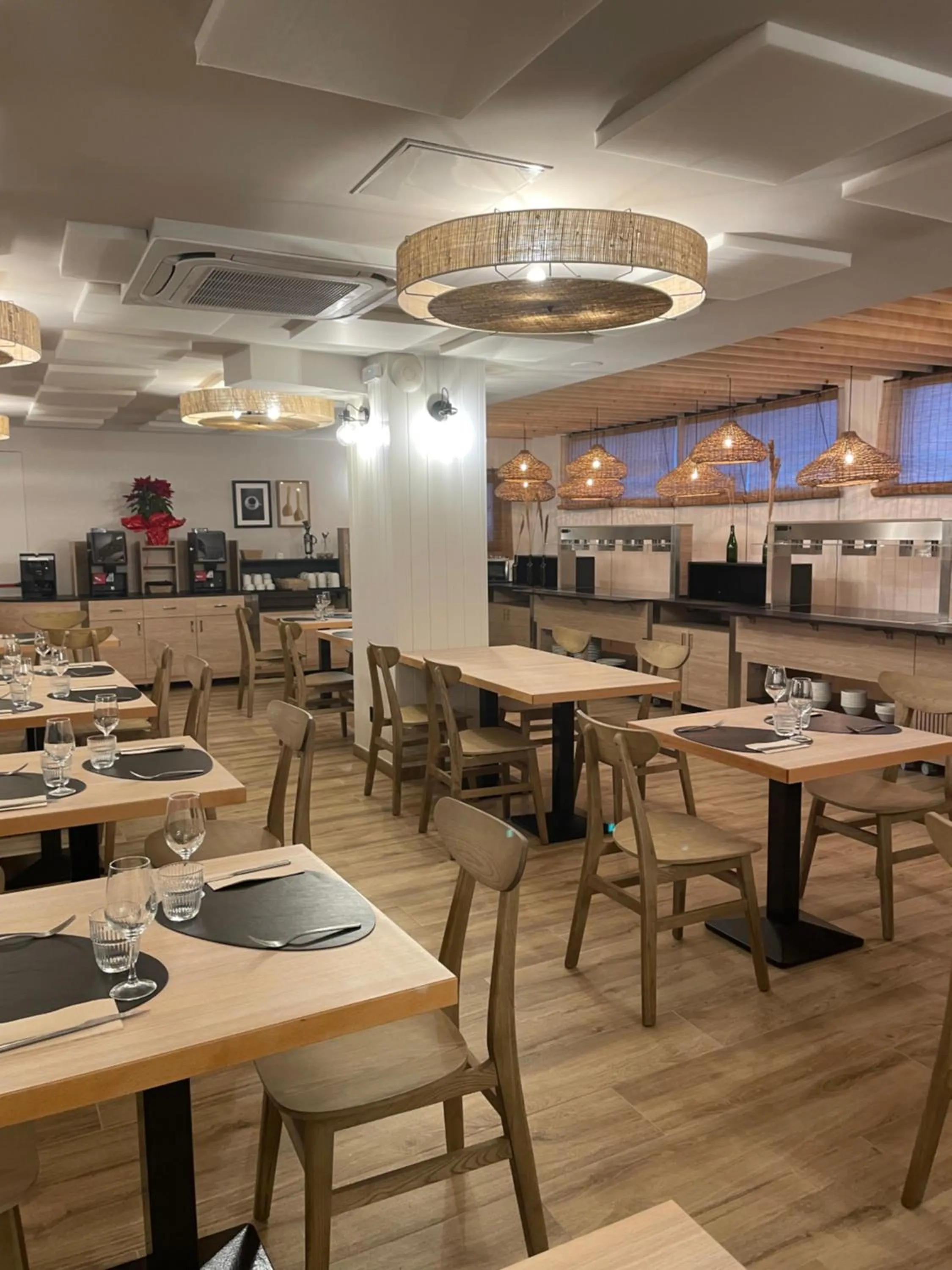 Restaurant/places to eat in Hotel Viella