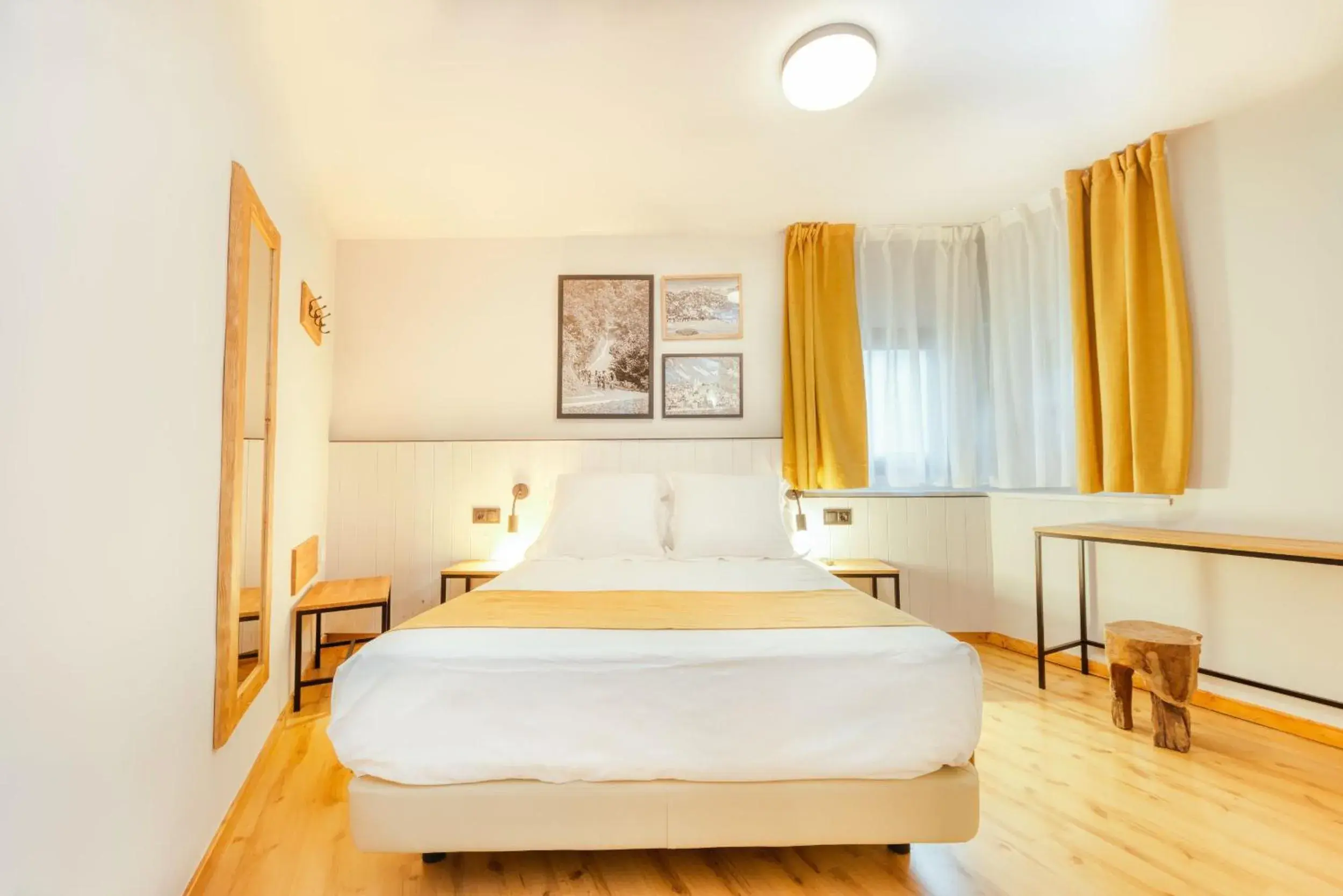 Superior Double Room in Hotel Viella Superior Double Room in Hotel Viella