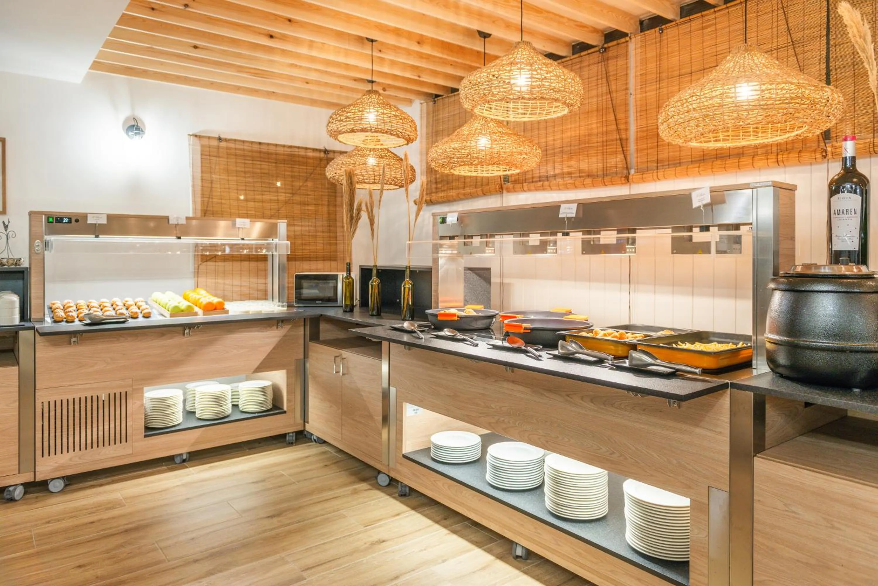 Restaurant/places to eat in Hotel Viella