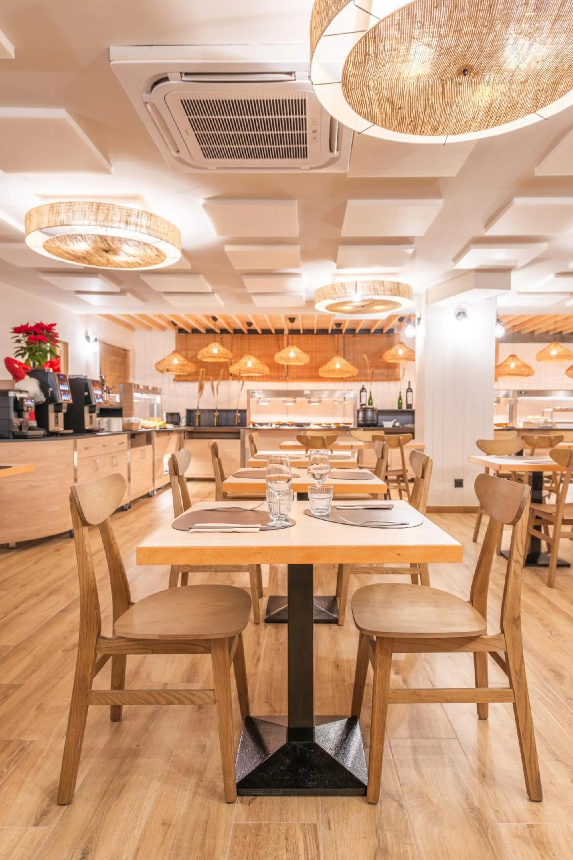 Restaurant/places to eat in Hotel Viella