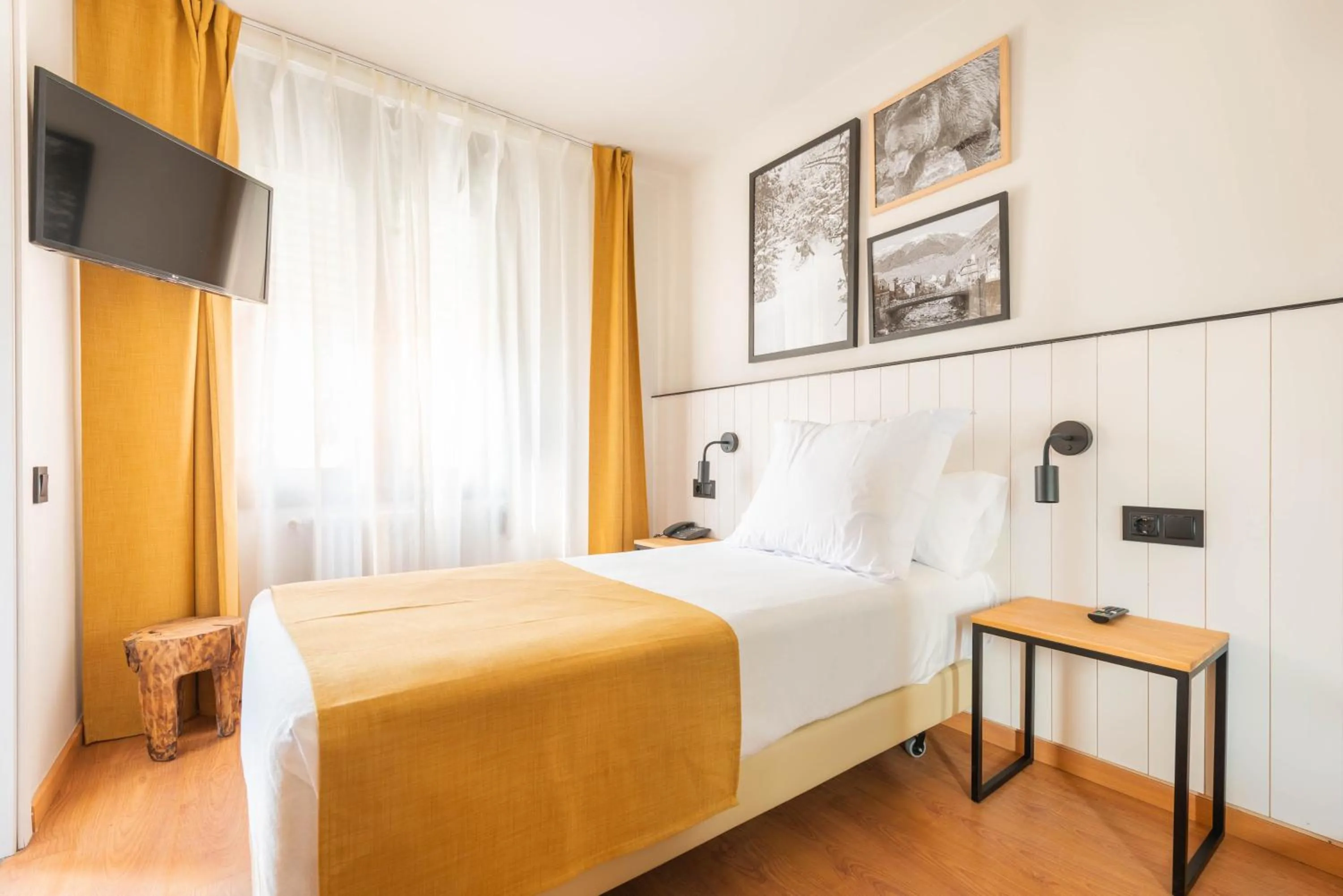 Other, Bed in Hotel Viella