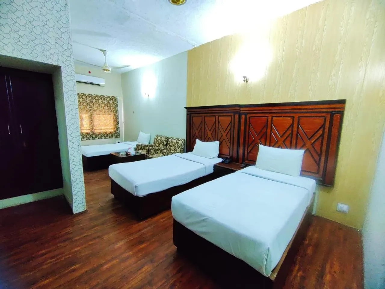 Family, Bed in Margalla View Motel