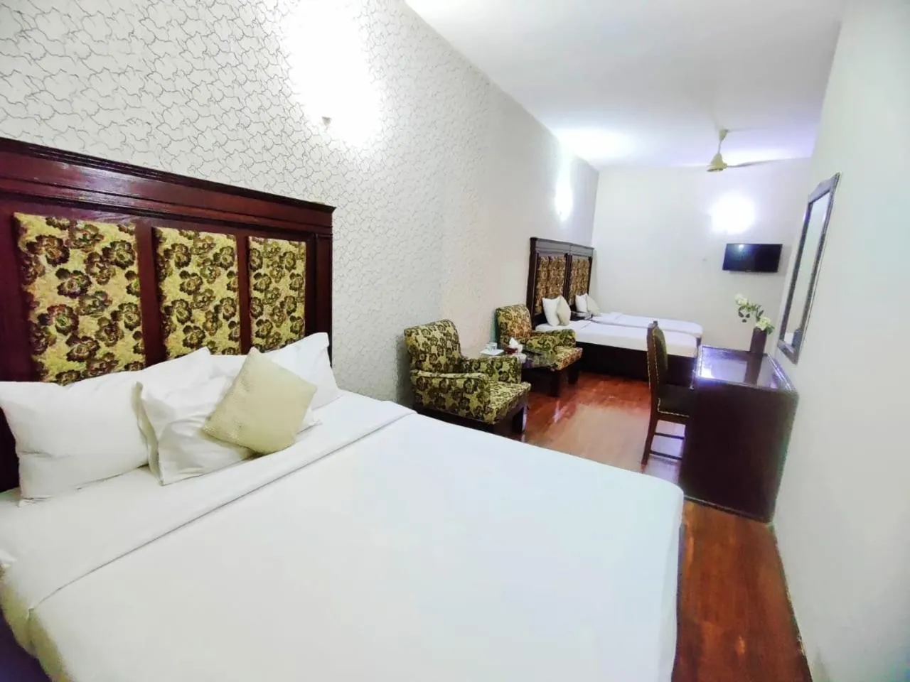 Living room, Bed in Margalla View Motel