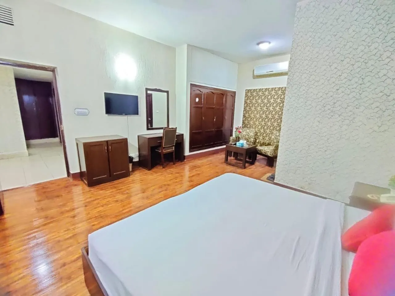 Photo of the whole room, Bed in Margalla View Motel