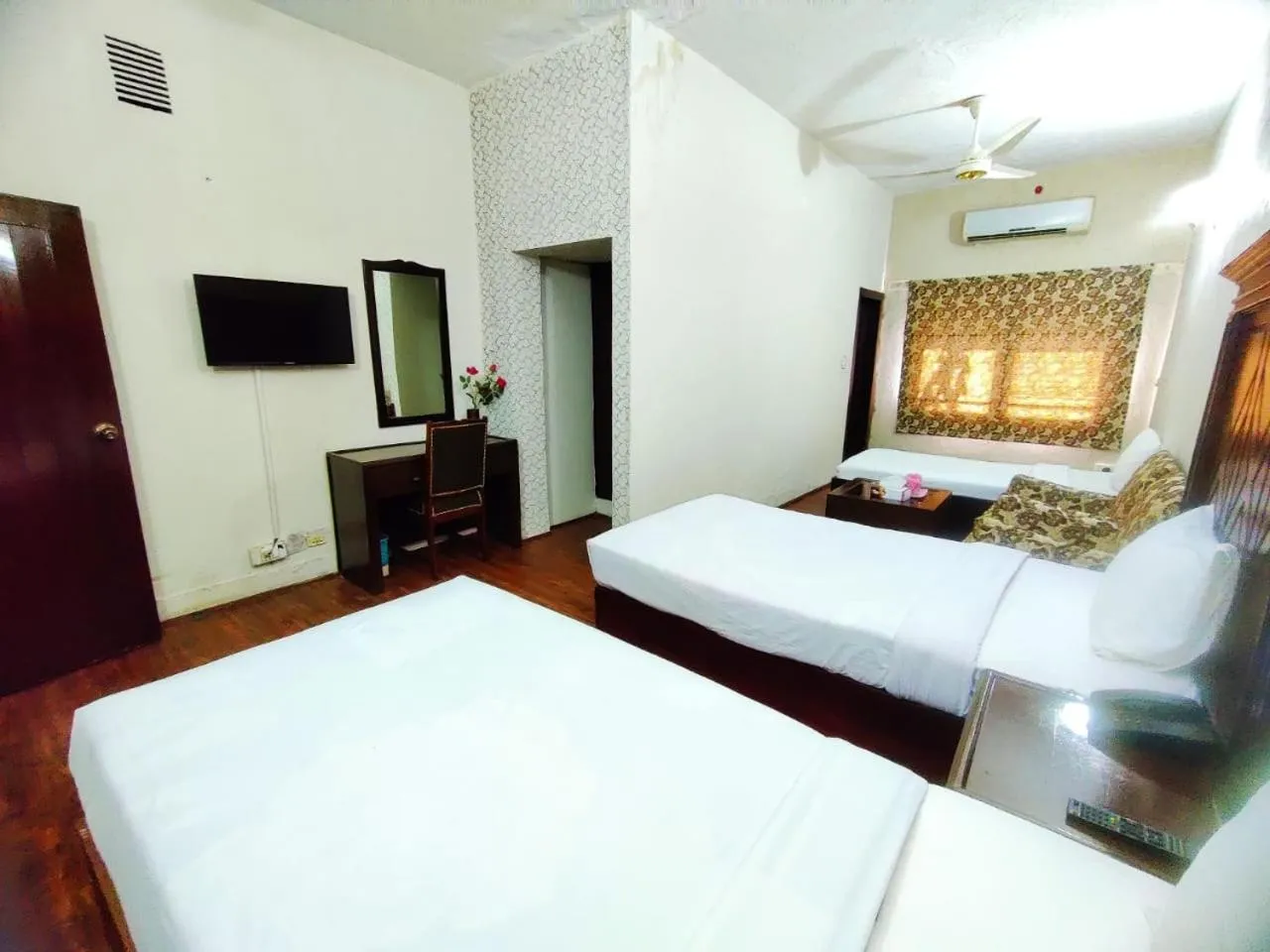 Family, Bed in Margalla View Motel