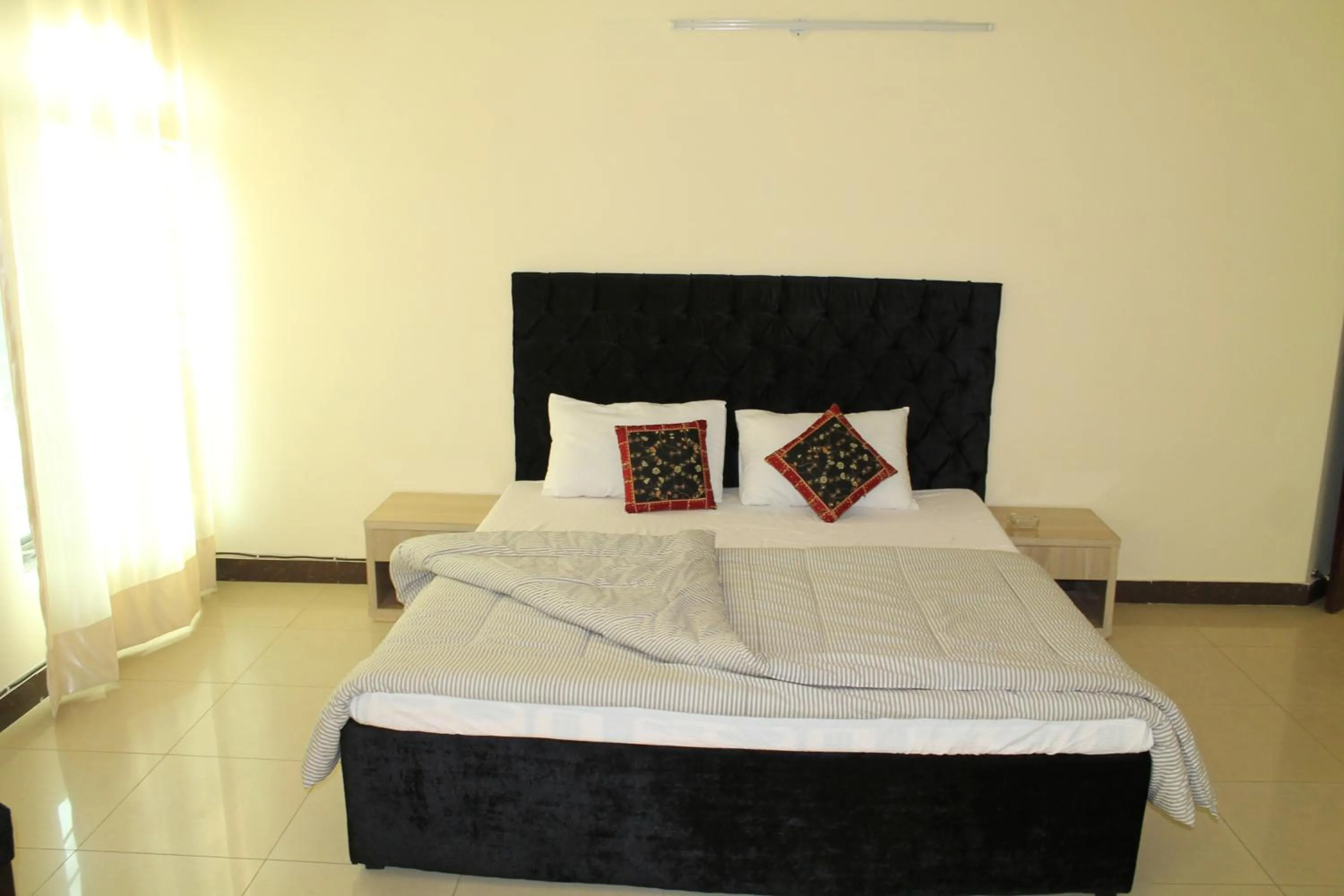 Bed in MUDAN Residency