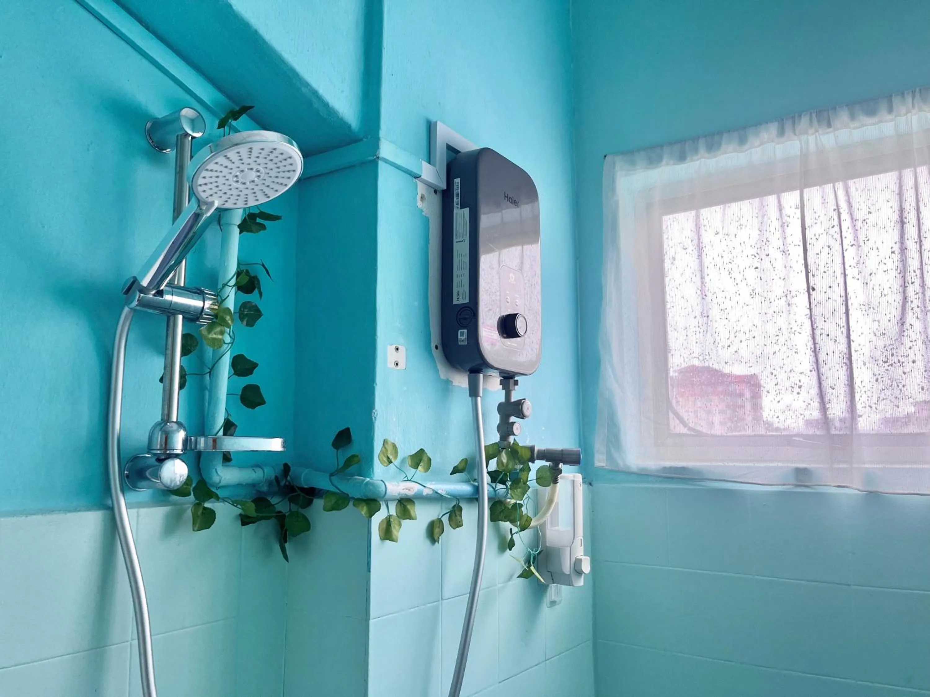 Shower in Heng Ann Guest House