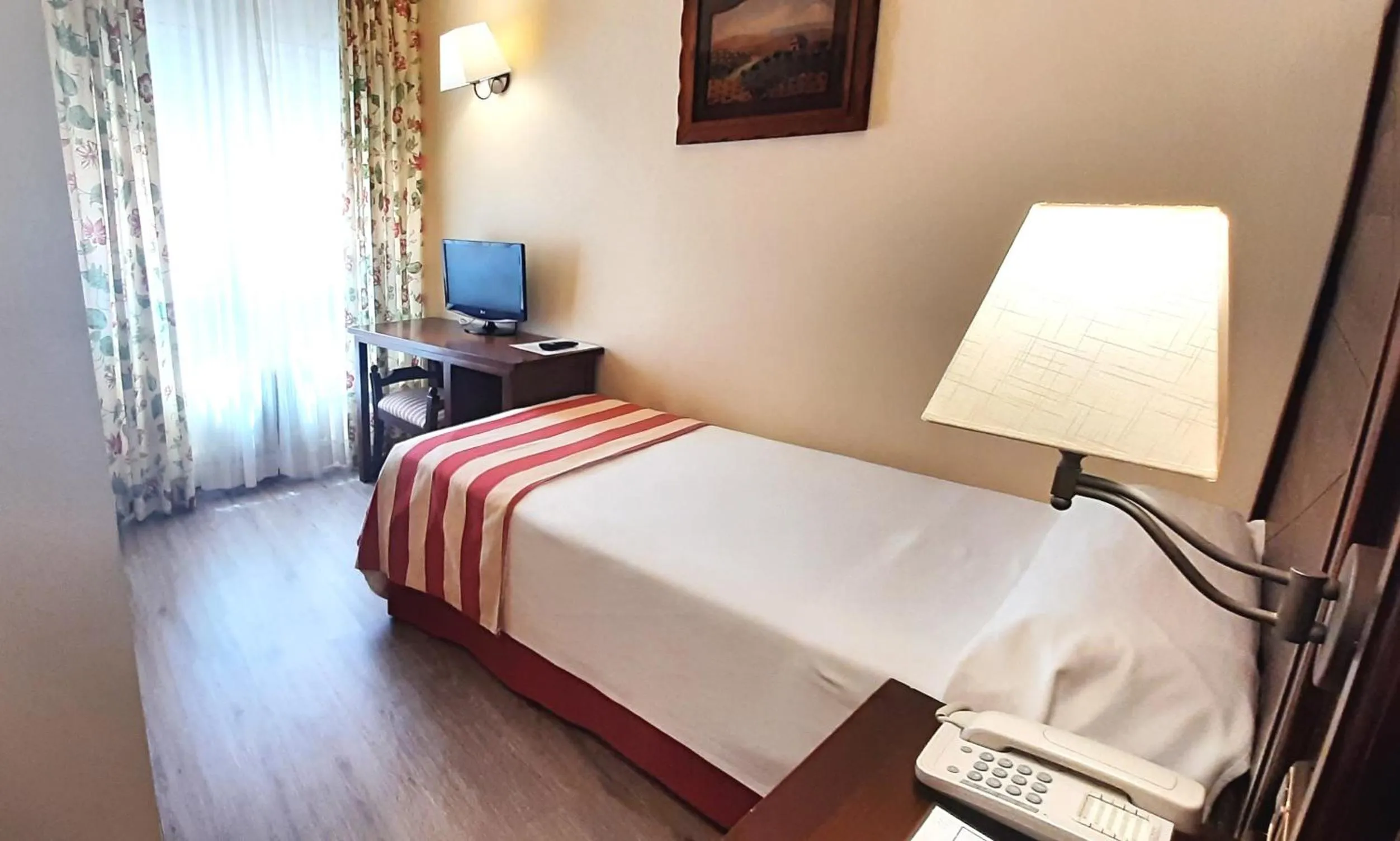 Photo of the whole room, Bed in Hotel Urogallo