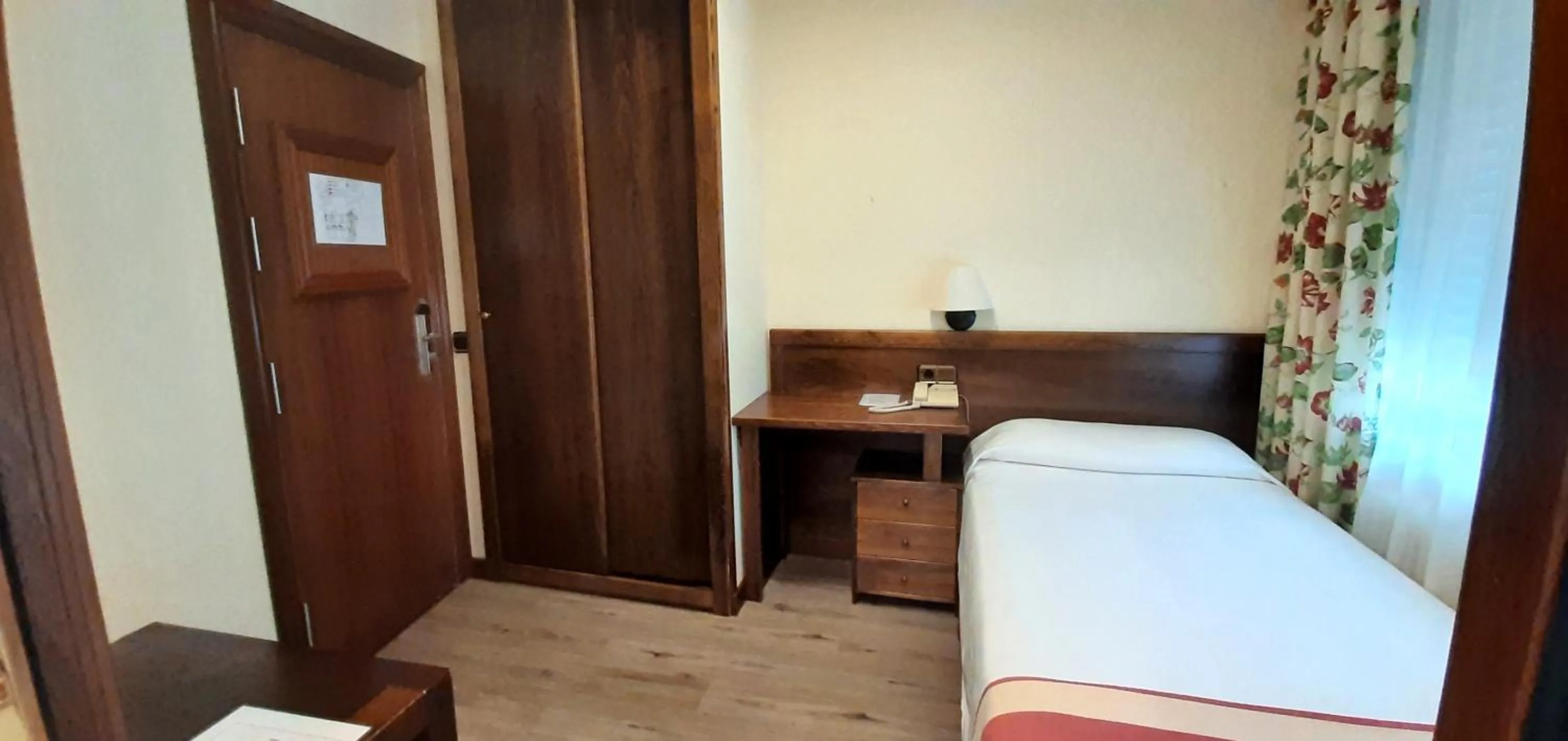 Photo of the whole room, Bed in Hotel Urogallo