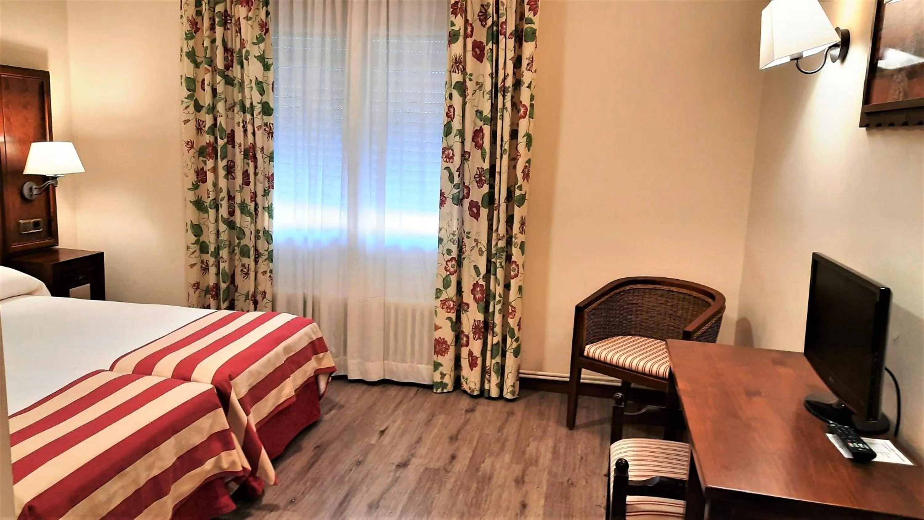 Bedroom, Bed in Hotel Urogallo