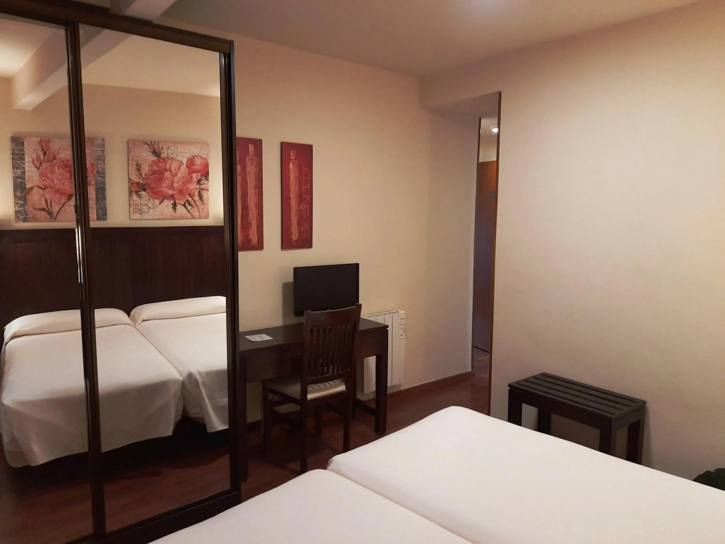 Photo of the whole room, Bed in Hotel Urogallo