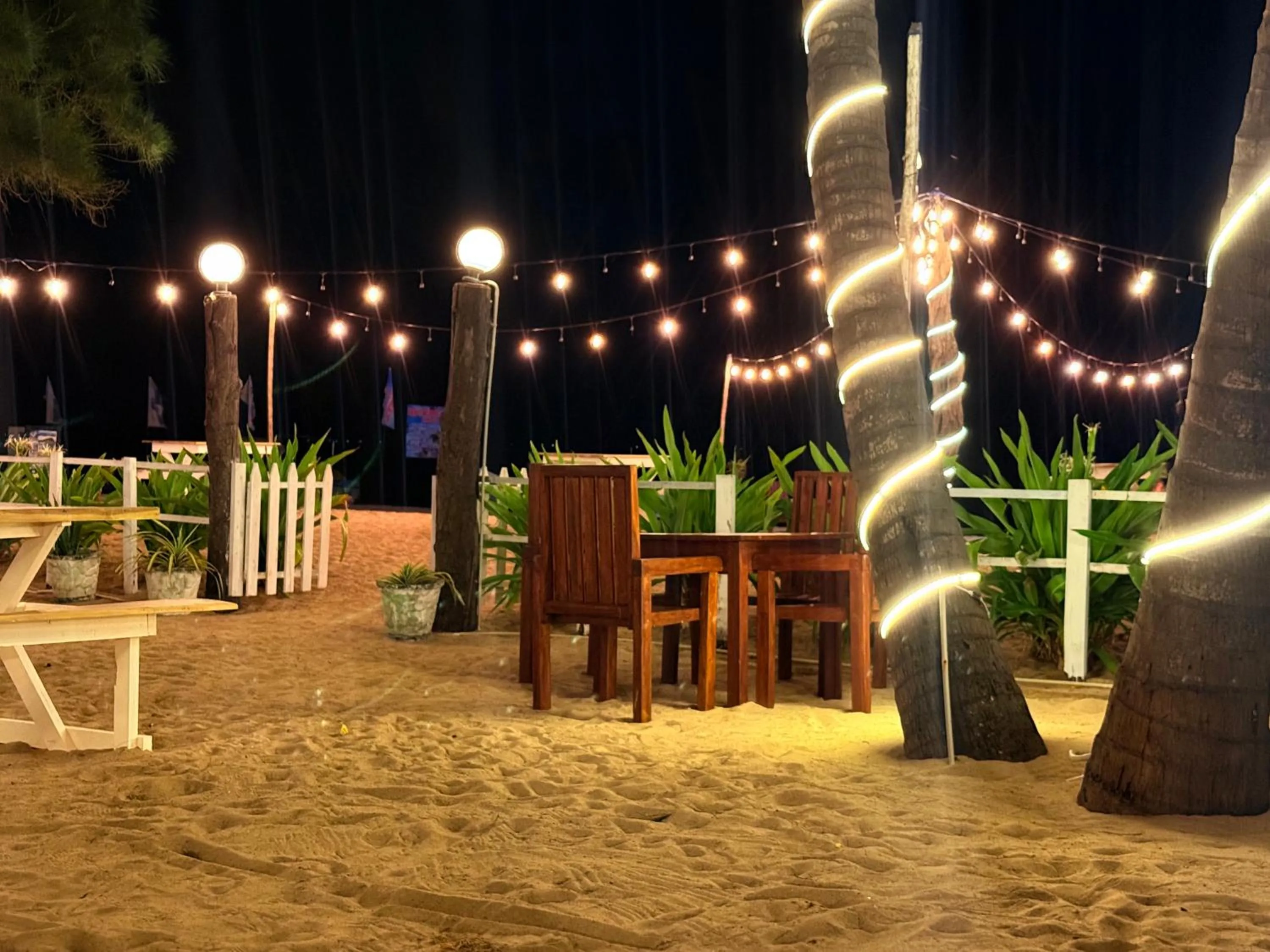 Restaurant/places to eat in Hotel Coral Bay