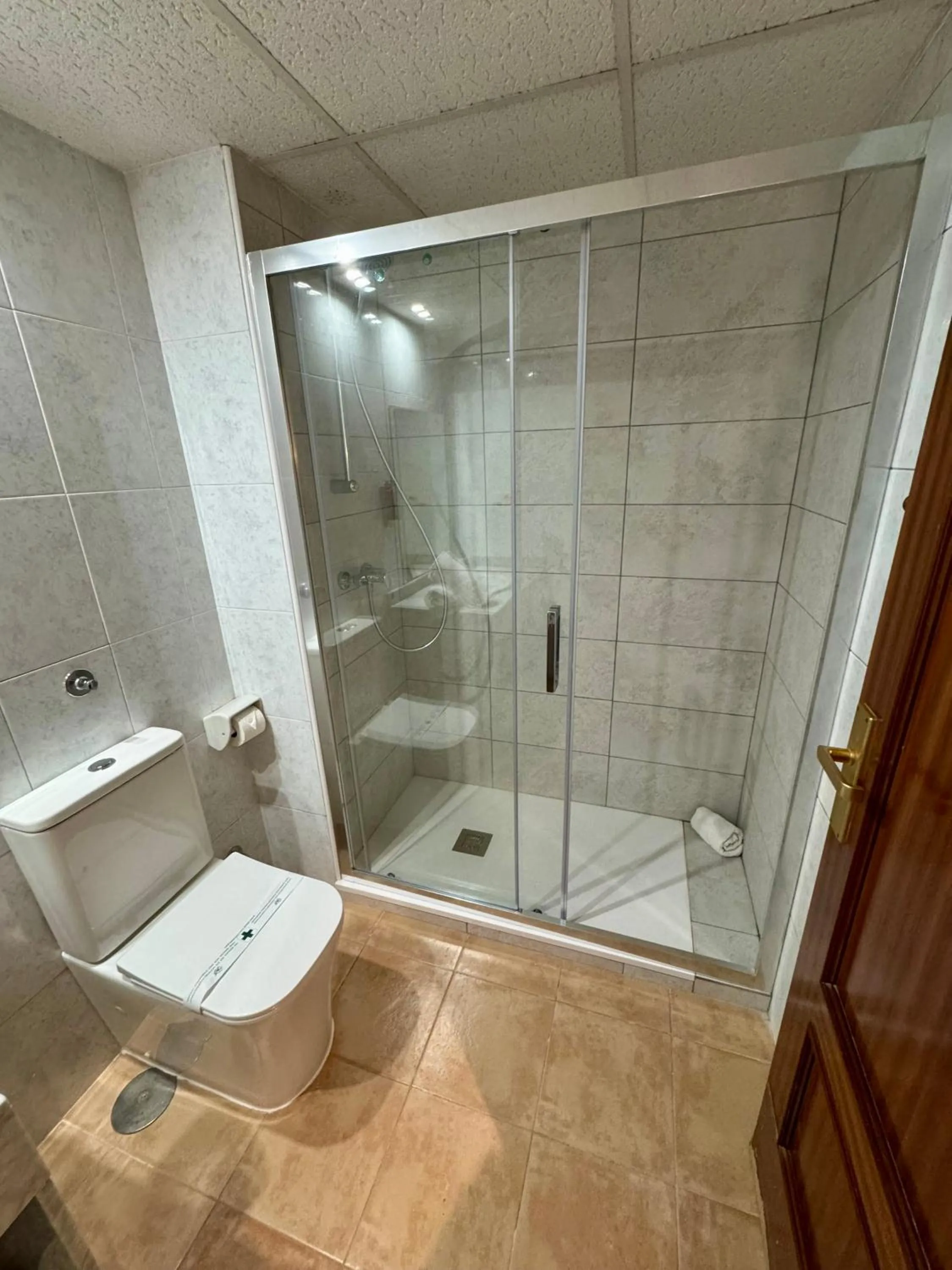 Shower in Hotel Santa Faz