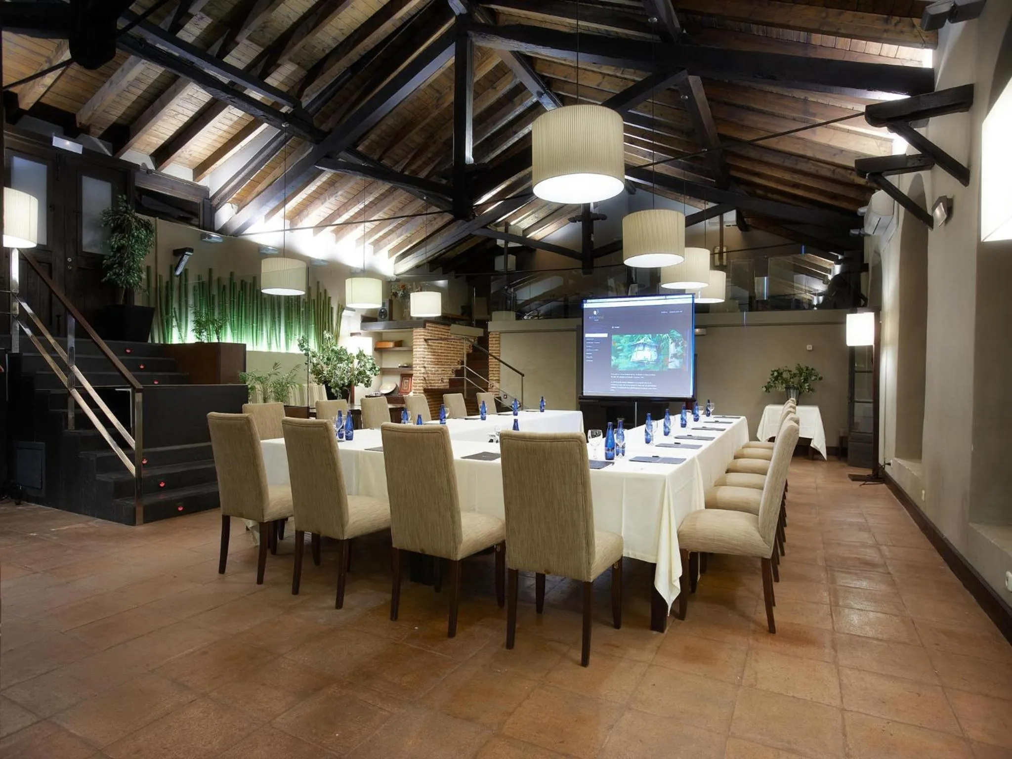 Business facilities in Churrut Hotel