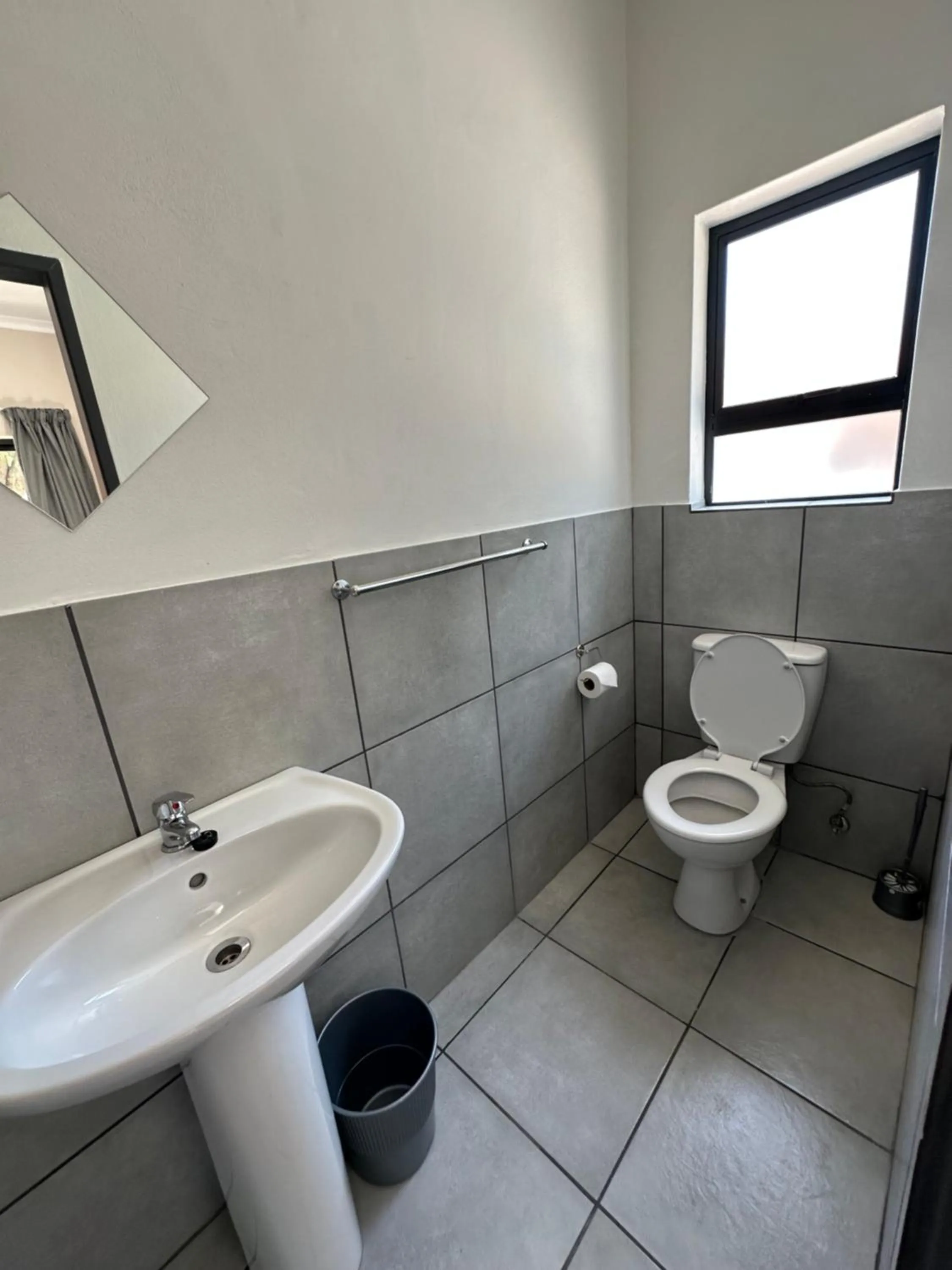Toilet in Ecomotel Louis Botha