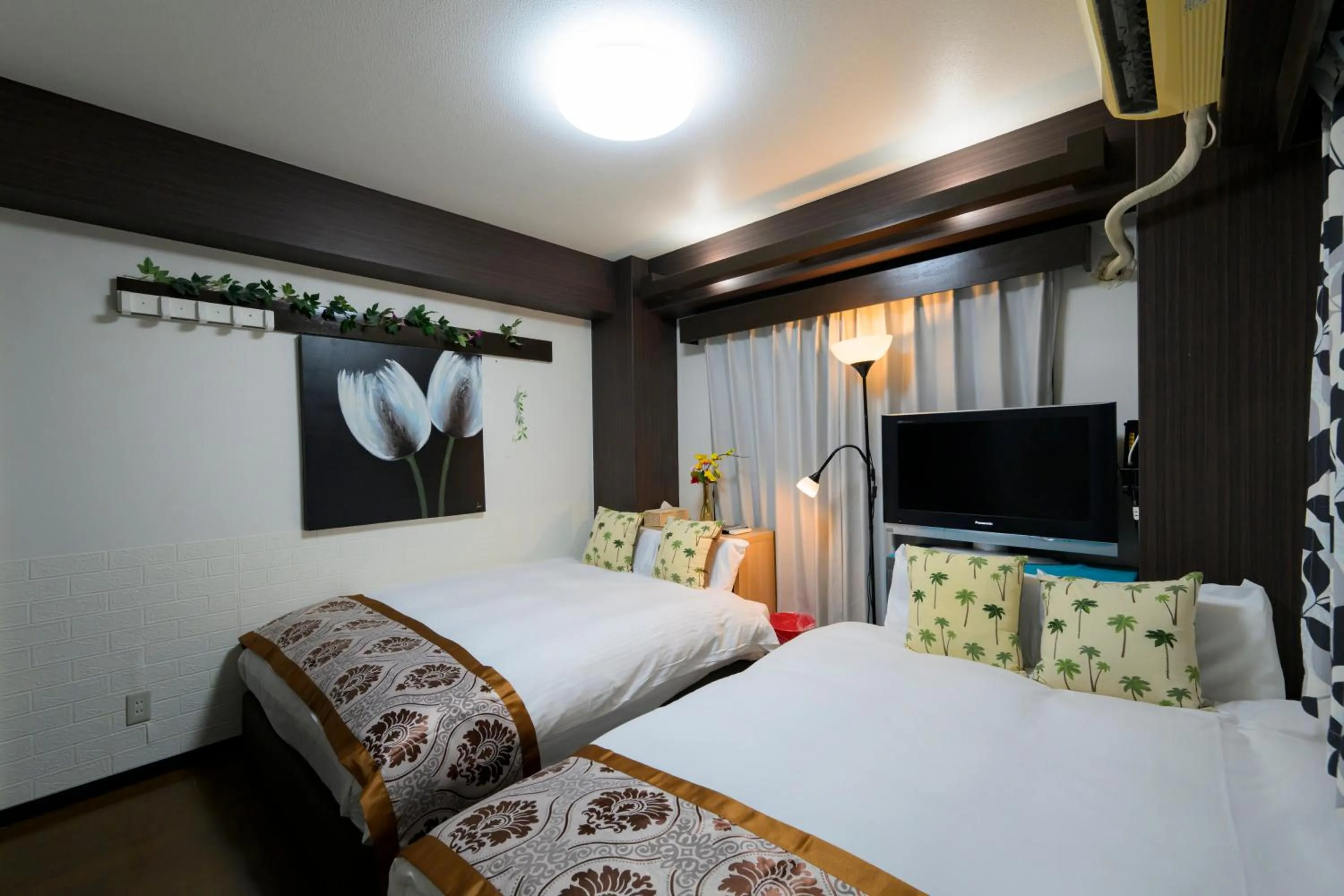 Bedroom, Bed in HOTEL AARON通天東