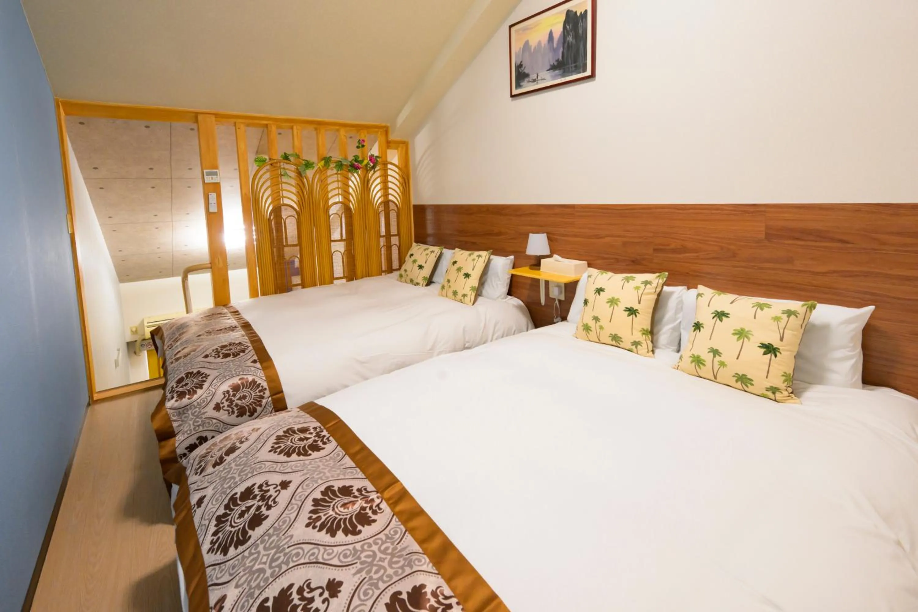 Bedroom, Bed in HOTEL AARON通天東