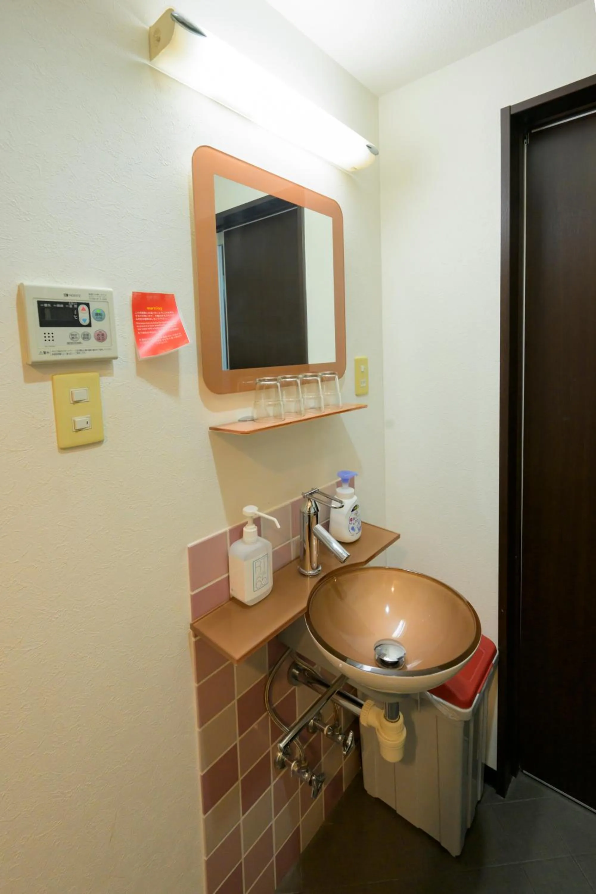 Bathroom in HOTEL AARON通天東