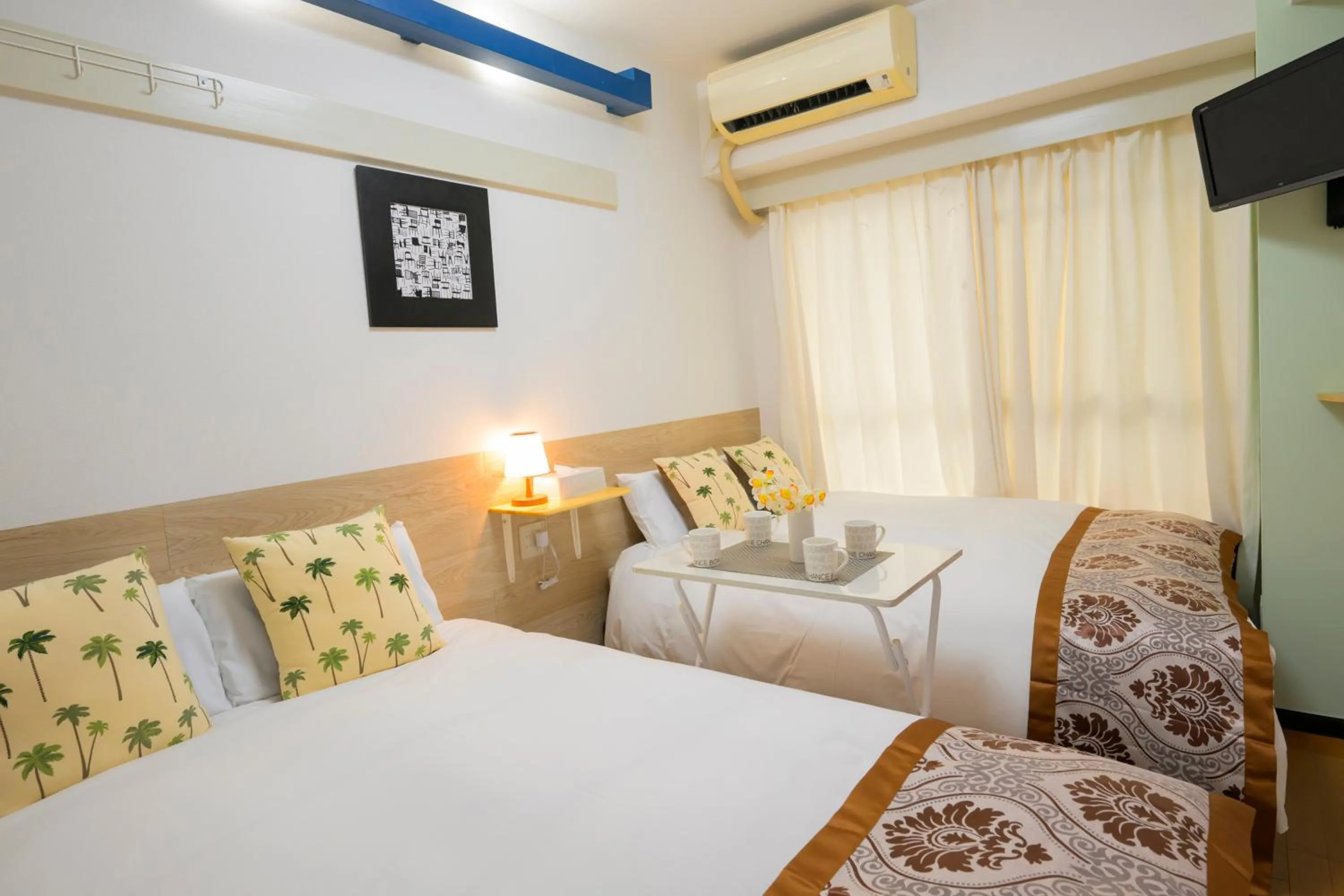 Photo of the whole room, Bed in HOTEL AARON通天東