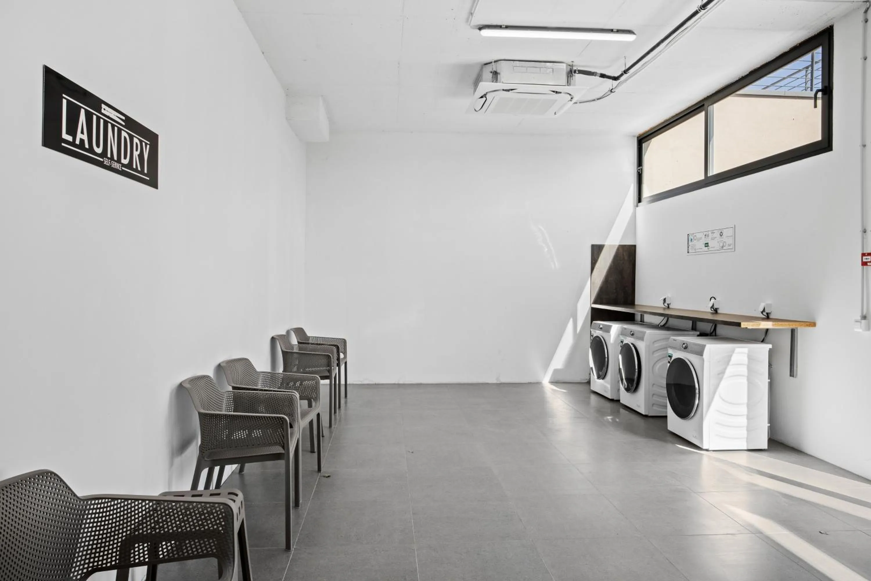 washing machine in Resort Del Mar Emotion