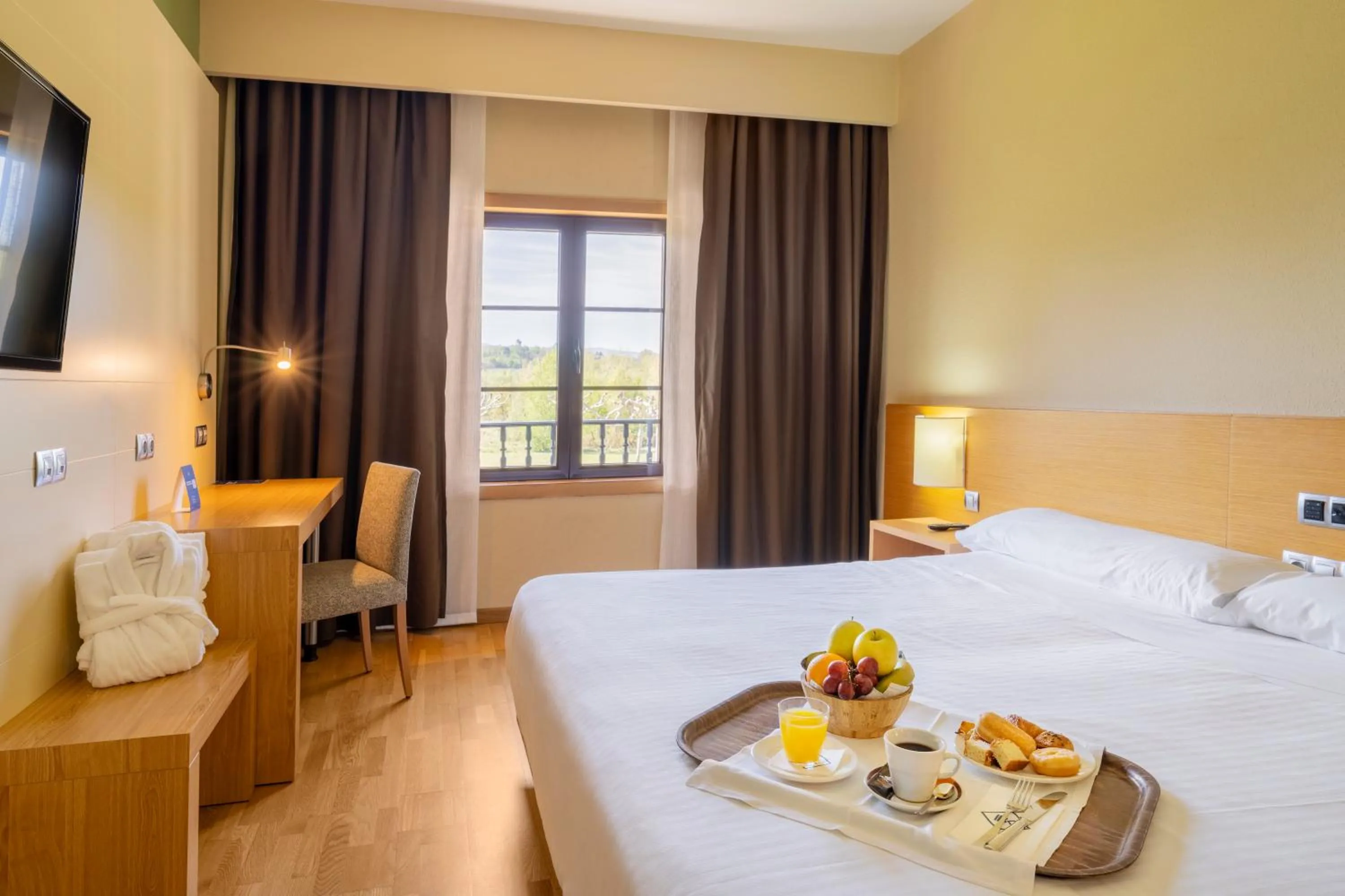 Continental breakfast, Bed in IBERIK Augas Santas Balneario & Golf