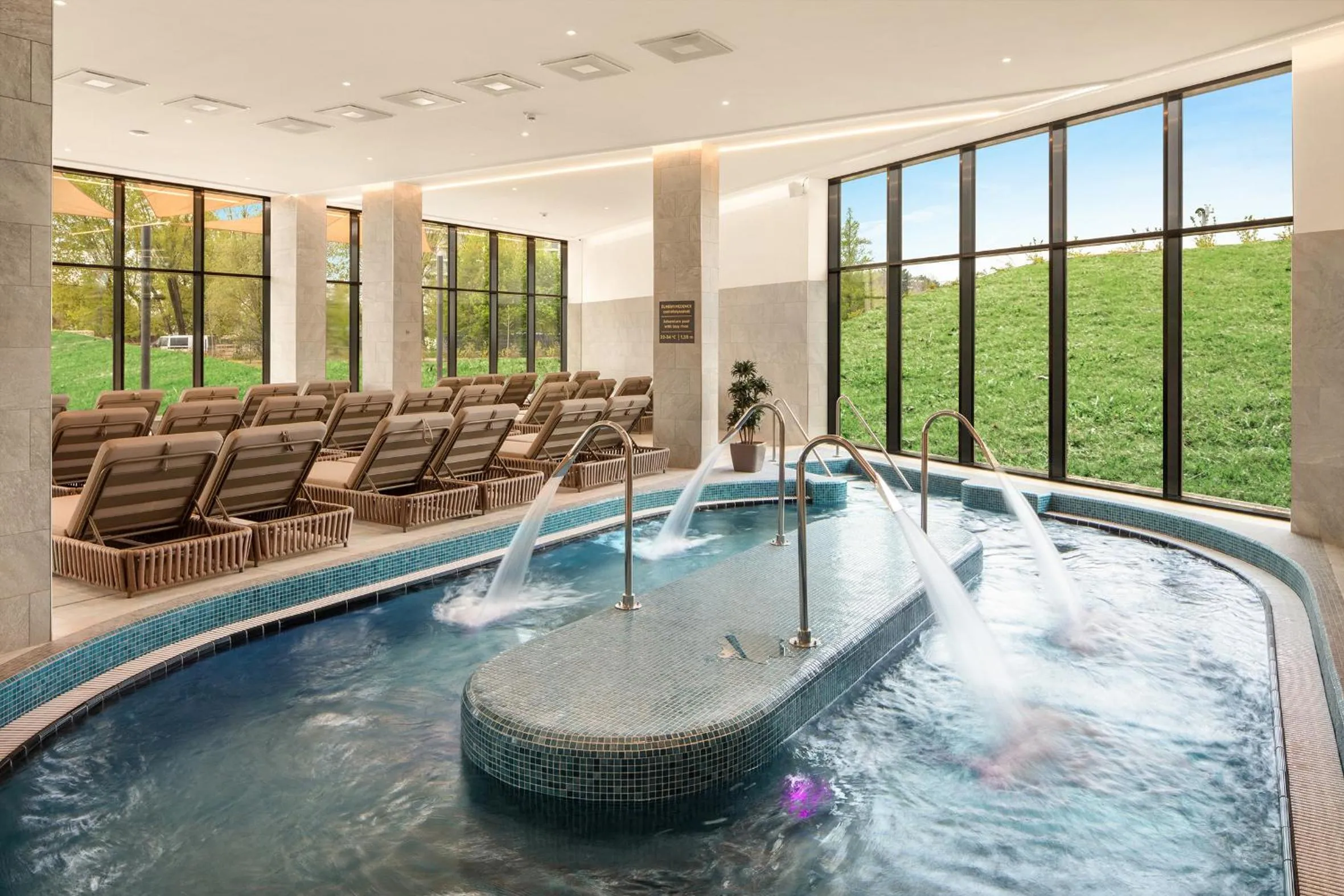 Hot Tub in Sirius Hotel****Superior