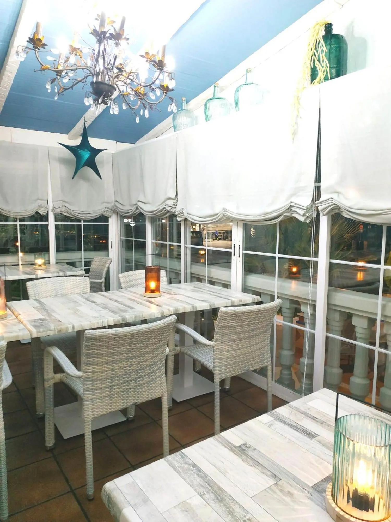 Restaurant/places to eat in Hotel Carmen