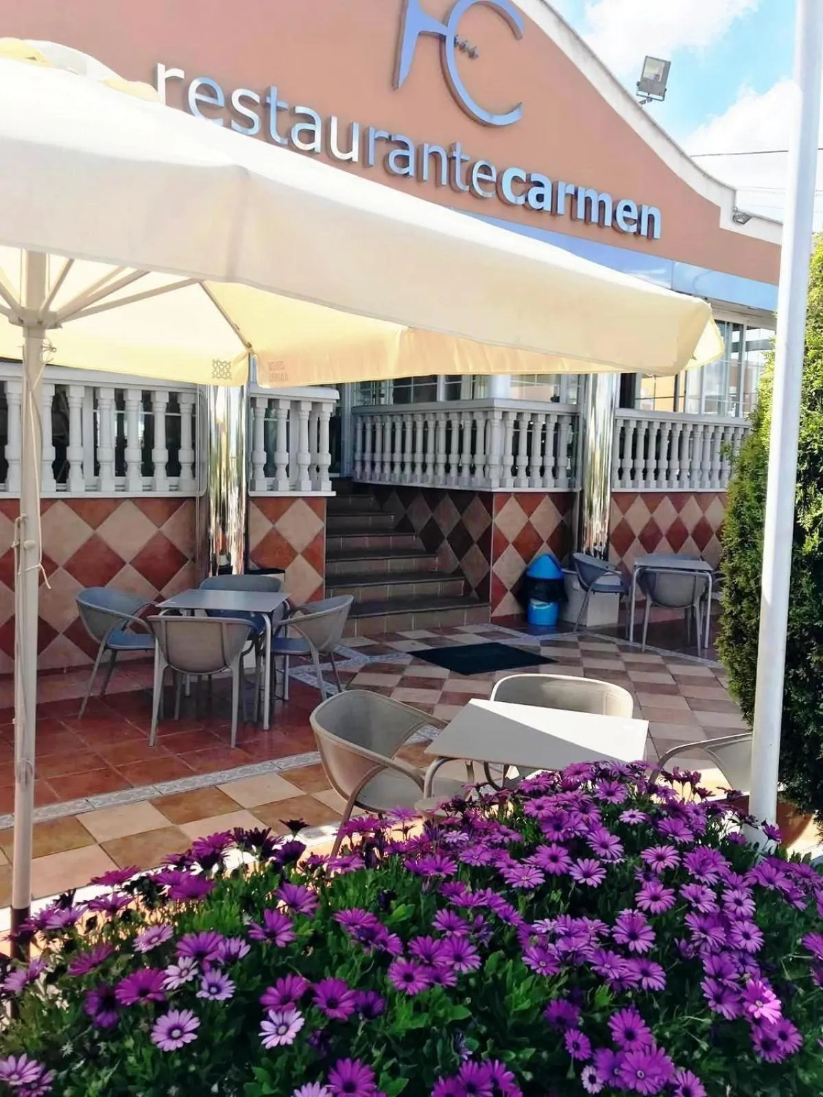 Restaurant/places to eat in Hotel Carmen
