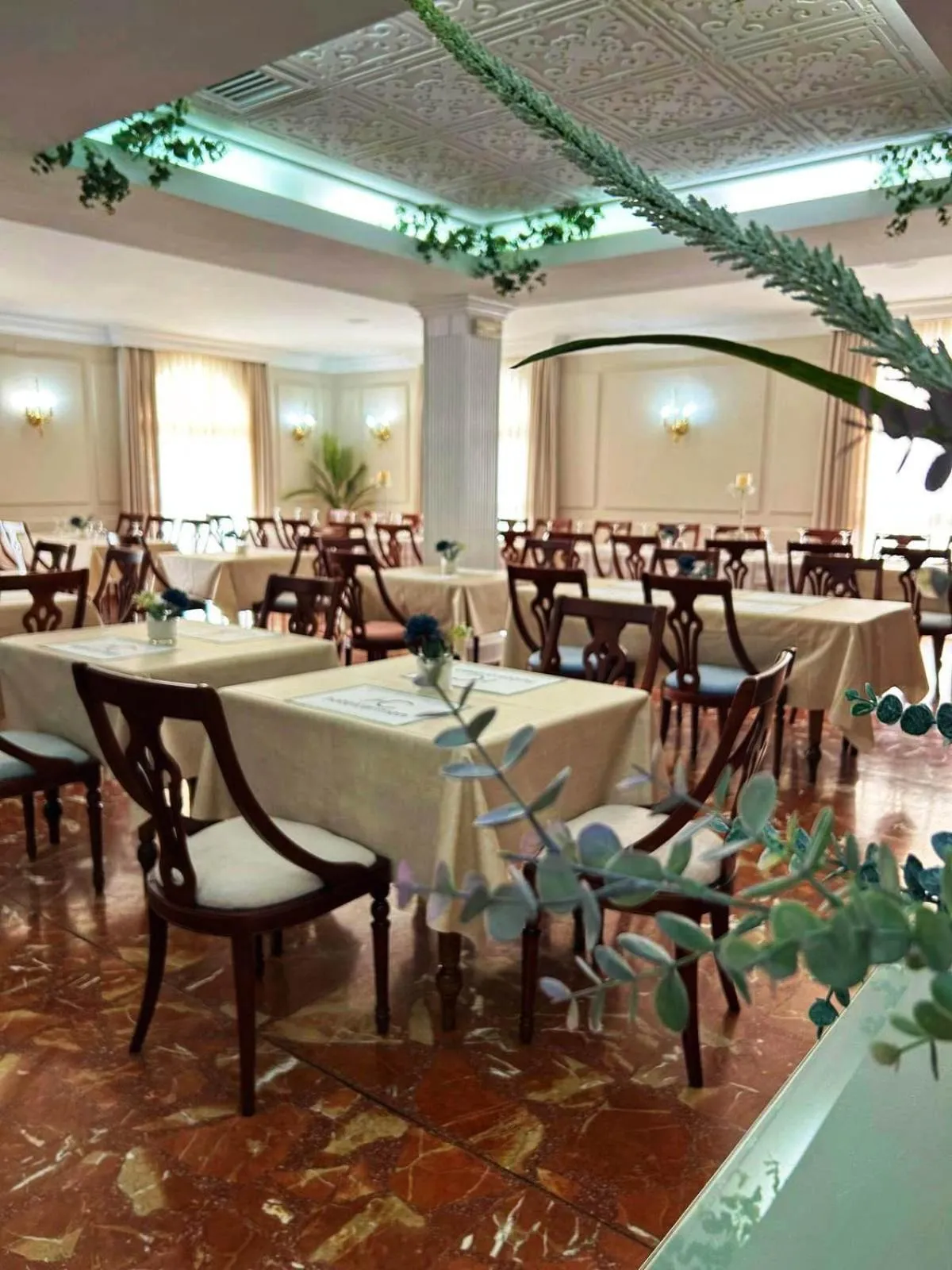 Restaurant/places to eat in Hotel Carmen