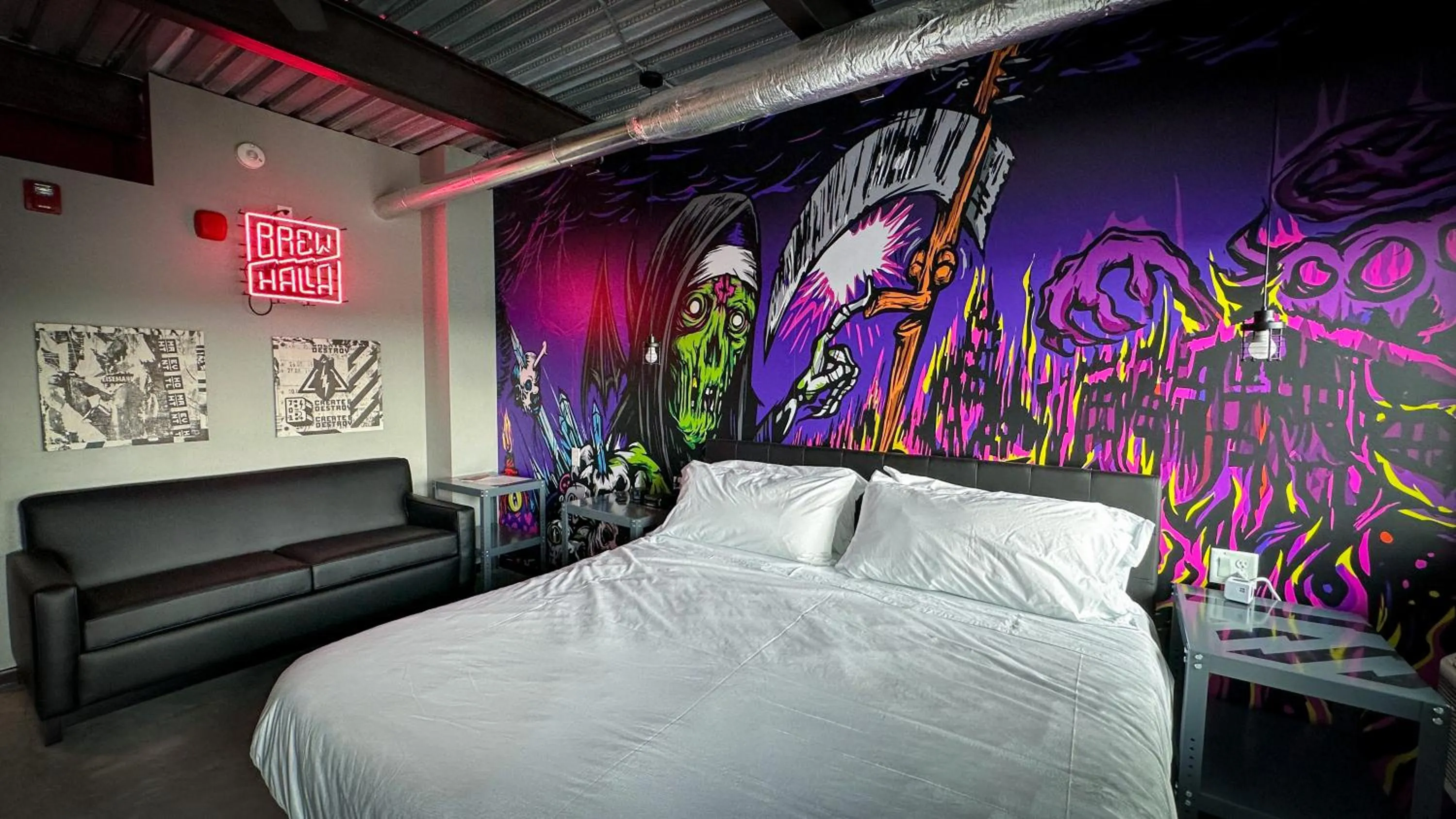 Bedroom, Bed in Brewhalla Hotel