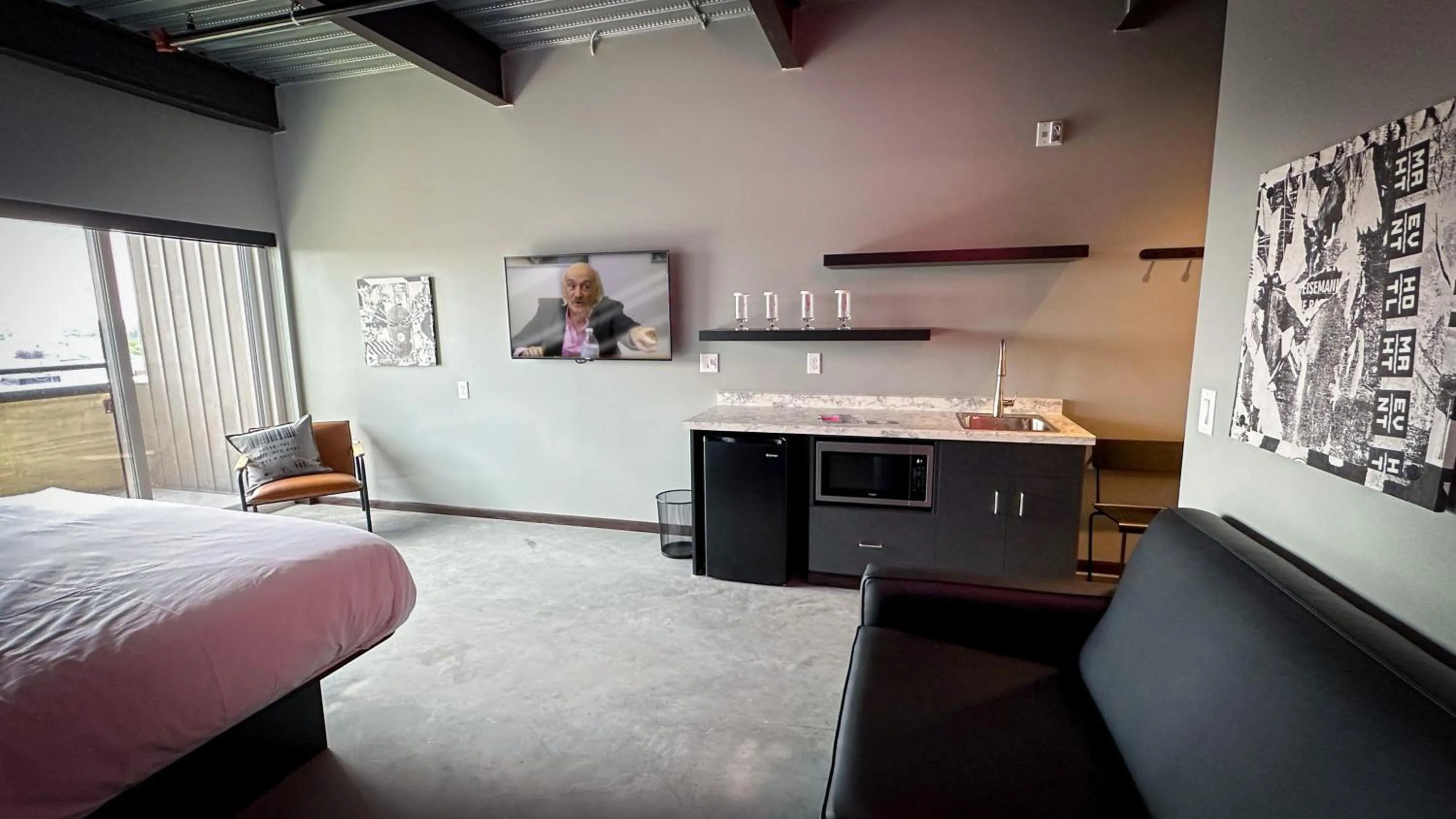 Bedroom, Bed in Brewhalla Hotel